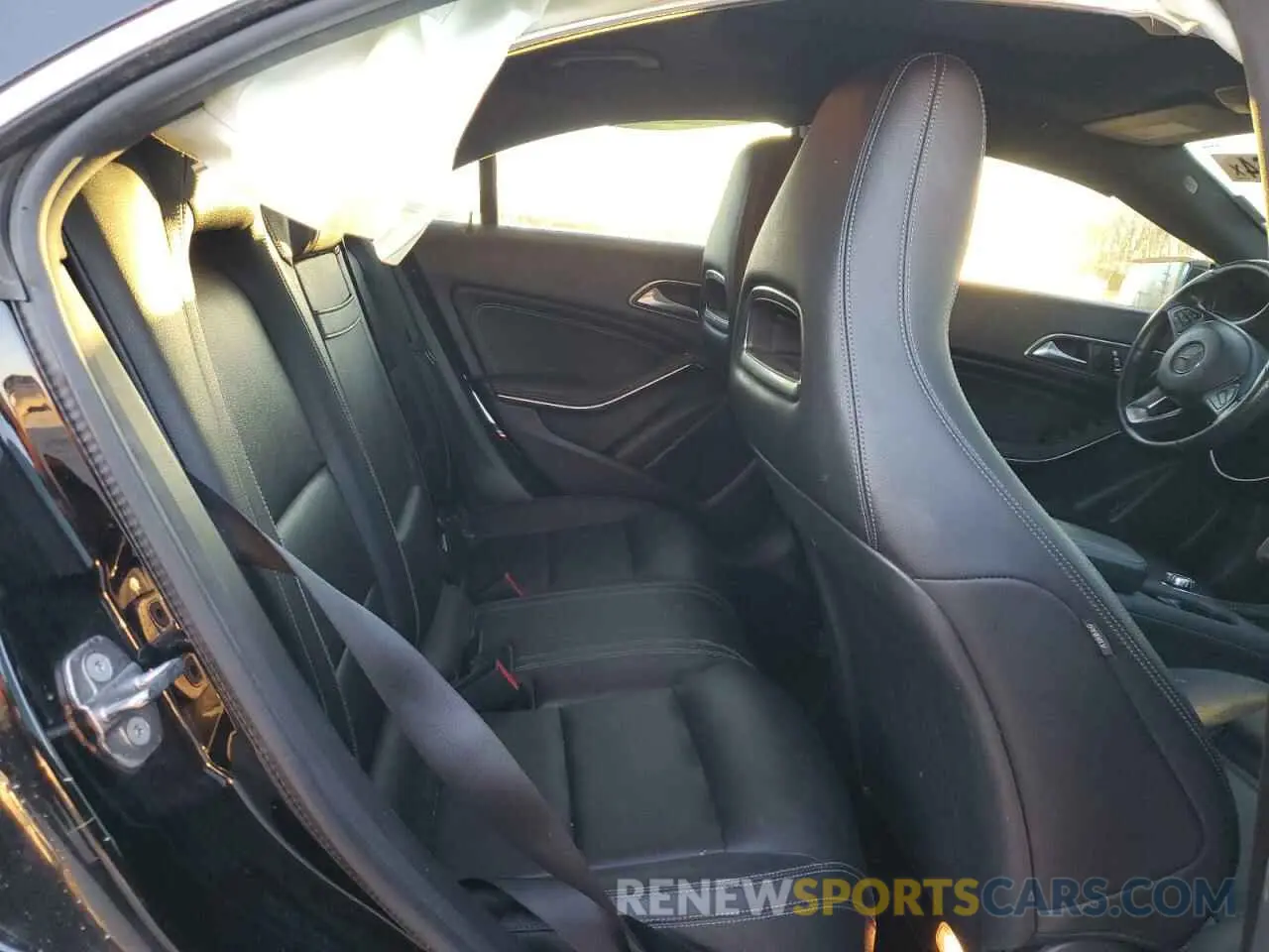 10 fotografías del automóvil dañado WDDSJ4GB8KN718850 MERCEDES-BENZ CLA-CLASS 2019