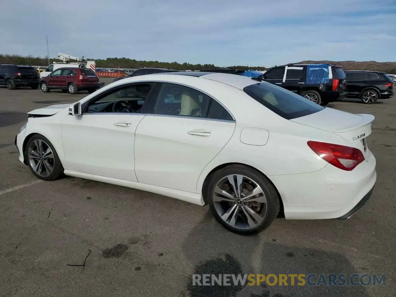 2 fotografías del automóvil dañado WDDSJ4GB8KN725622 MERCEDES-BENZ CLA-CLASS 2019