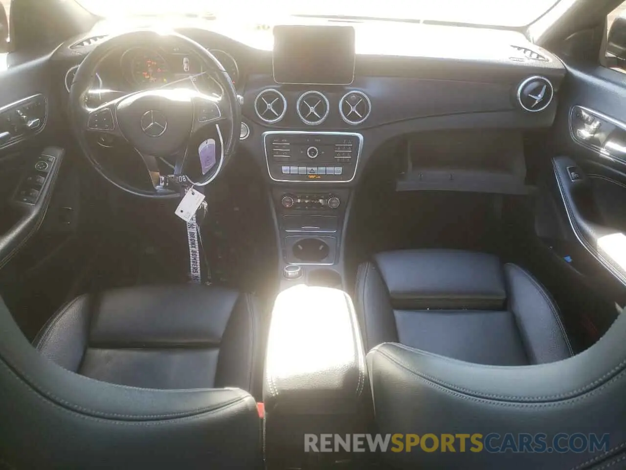 8 fotografías del automóvil dañado WDDSJ4GB8KN729301 MERCEDES-BENZ CLA-CLASS 2019