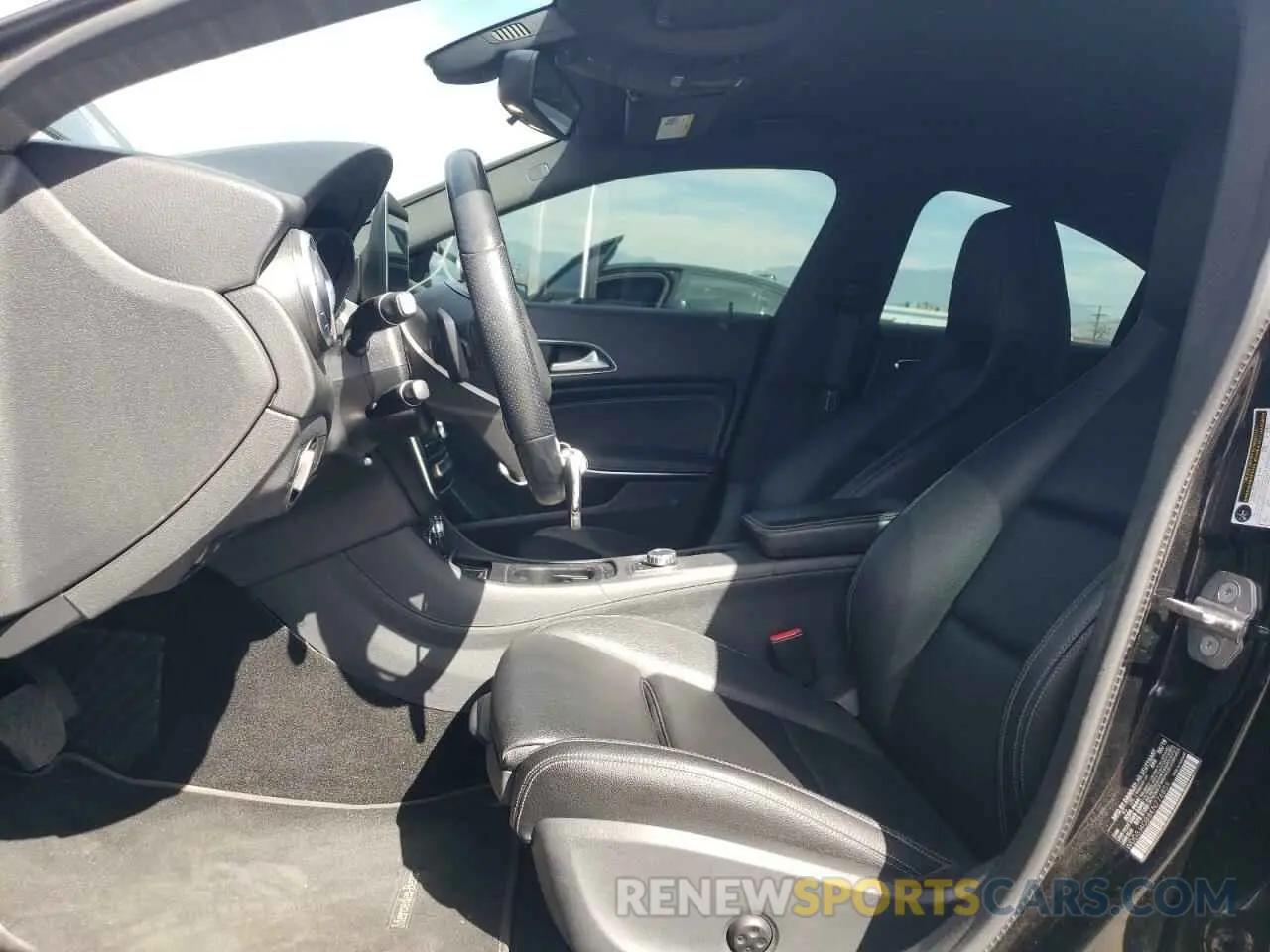 7 fotografías del automóvil dañado WDDSJ4GB8KN776859 MERCEDES-BENZ CLA-CLASS 2019