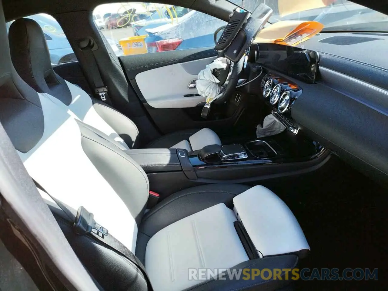 5 fotografías del automóvil dañado WDD5J4GB2LN079234 MERCEDES-BENZ CLA-CLASS 2020