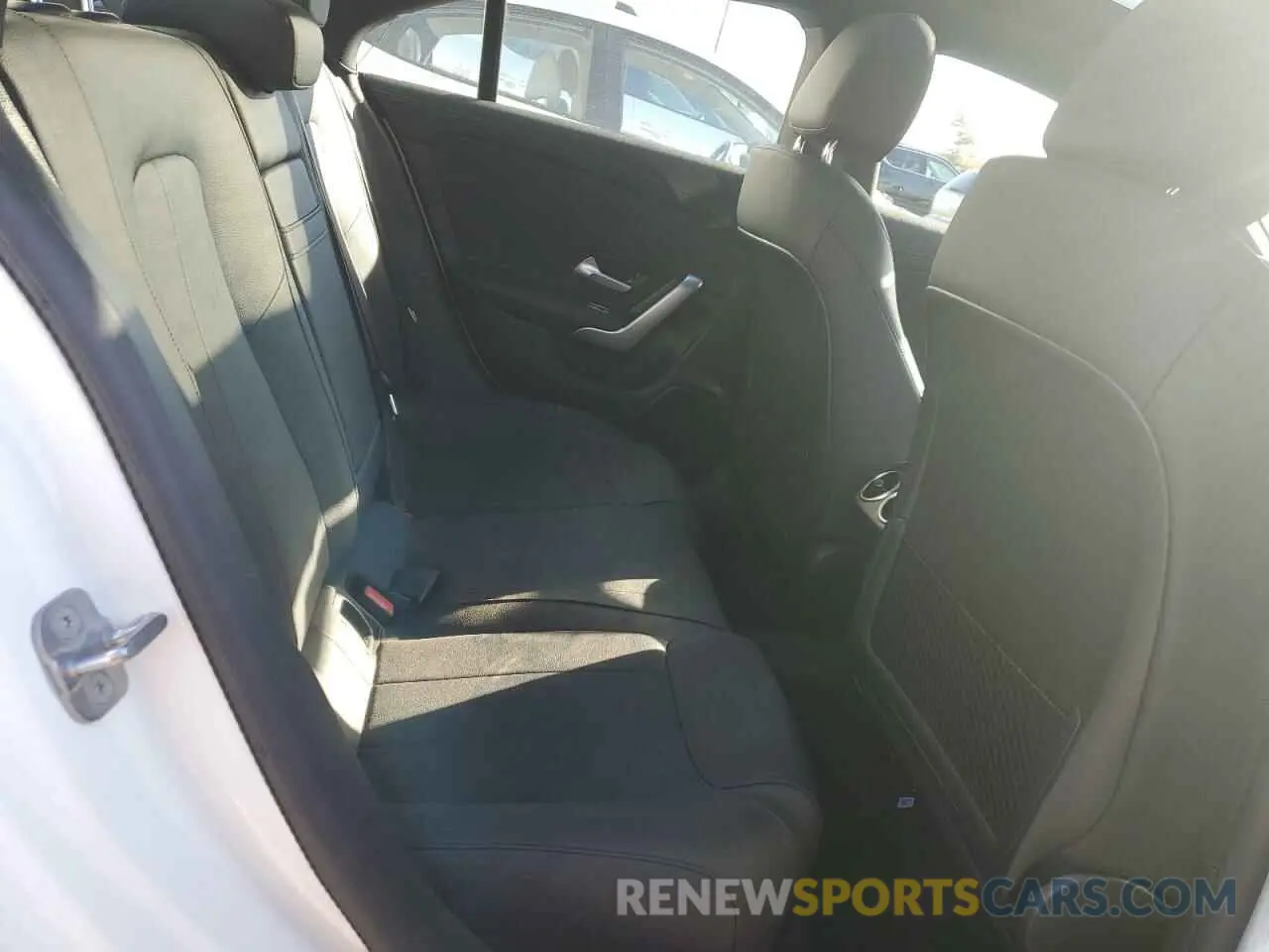 10 fotografías del automóvil dañado W1K5J4HB1PN419896 MERCEDES-BENZ CLA-CLASS 2023