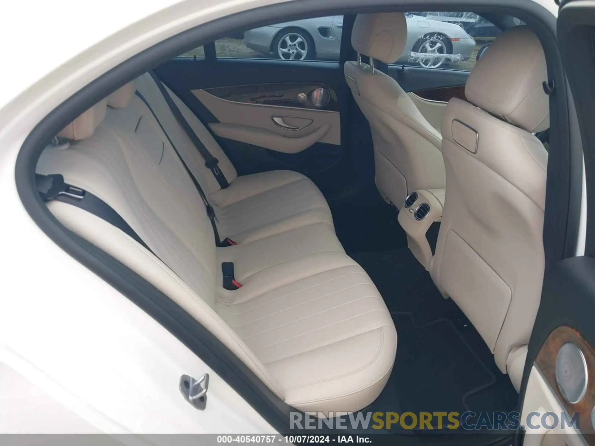 8 fotografías del automóvil dañado WDDZF6JB8KA596096 MERCEDES-BENZ E 2019