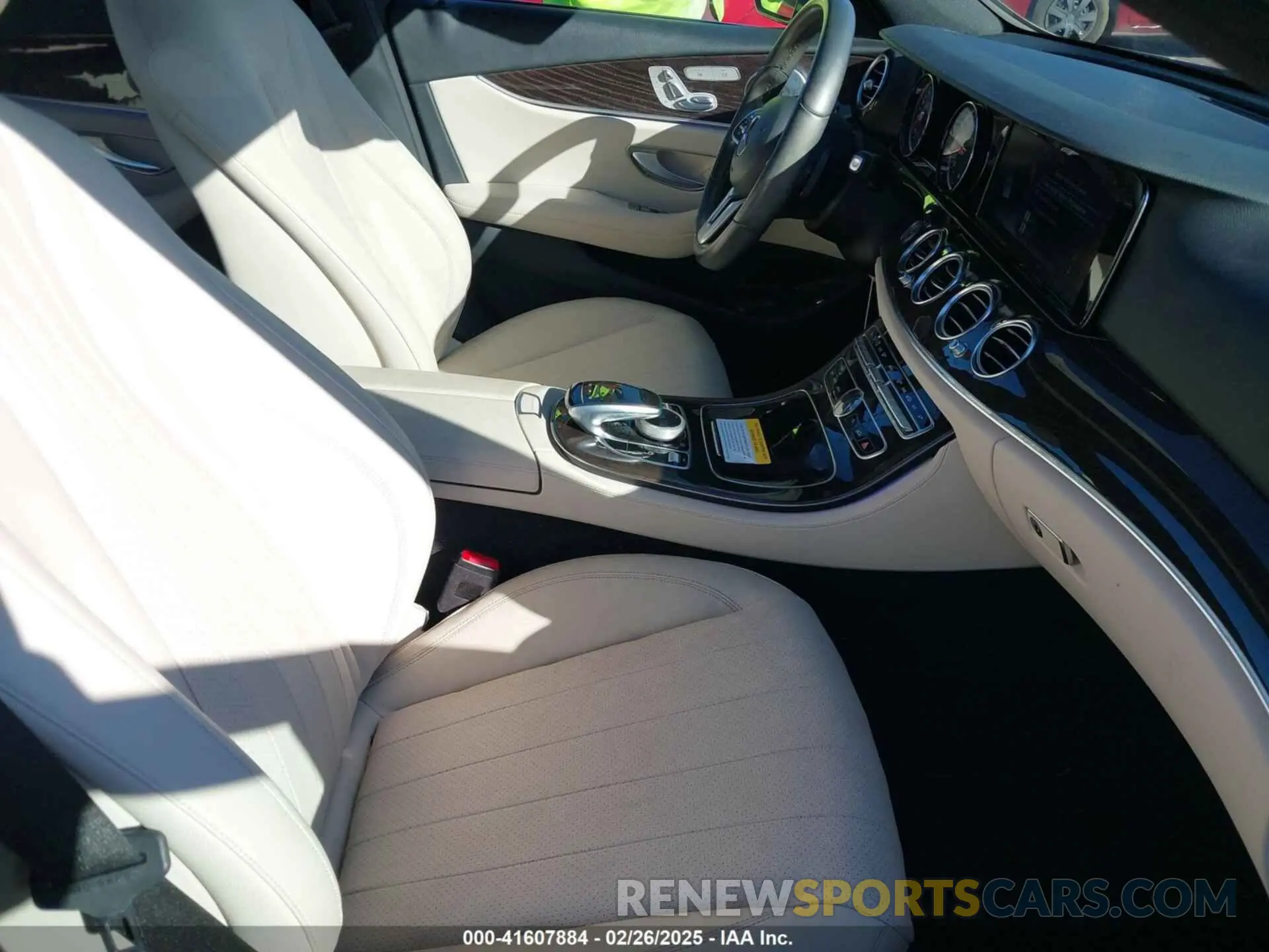 5 fotografías del automóvil dañado WDDZF4JB0KA548693 MERCEDES-BENZ E 300 2019