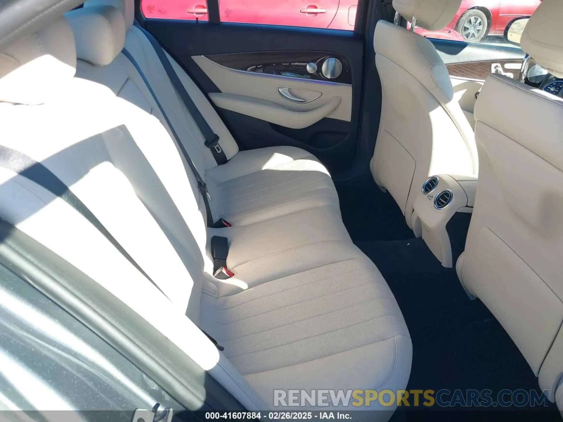 8 fotografías del automóvil dañado WDDZF4JB0KA548693 MERCEDES-BENZ E 300 2019
