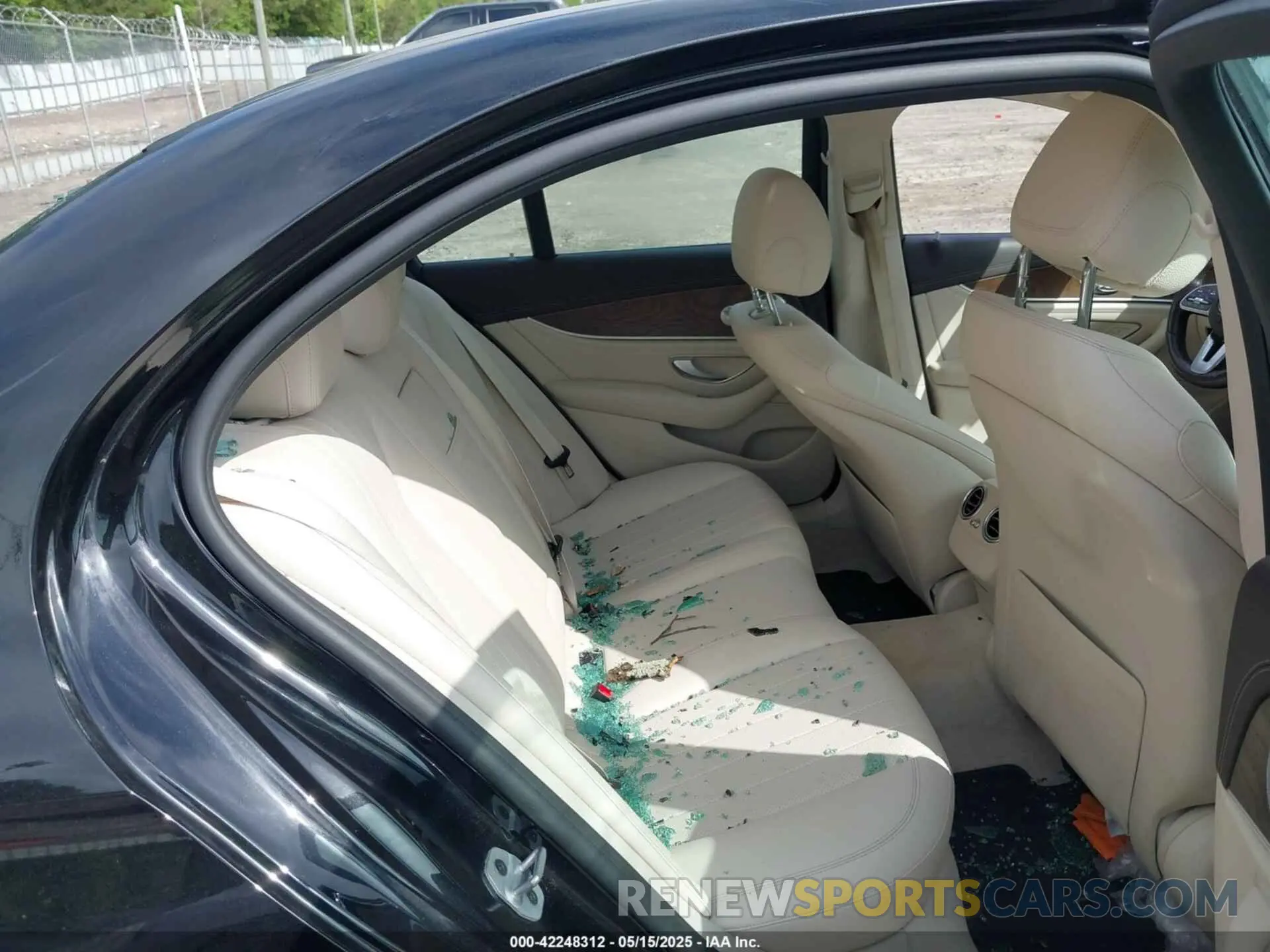 8 fotografías del automóvil dañado WDDZF4JB1KA580990 MERCEDES-BENZ E 300 2019