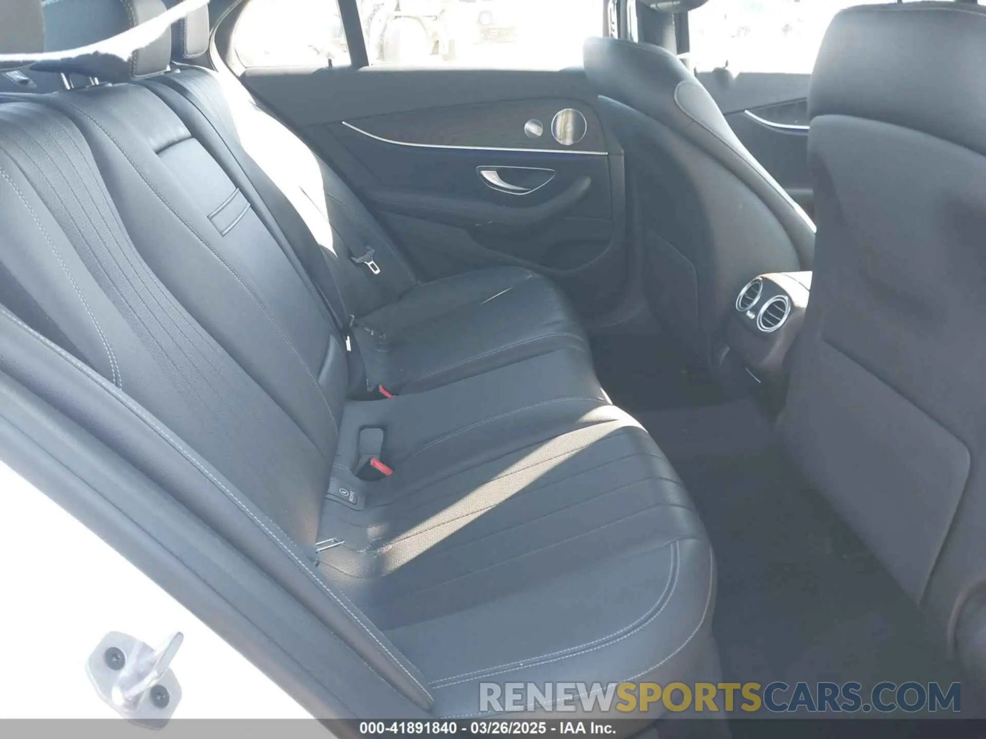 8 fotografías del automóvil dañado WDDZF4JB1KA686212 MERCEDES-BENZ E 300 2019