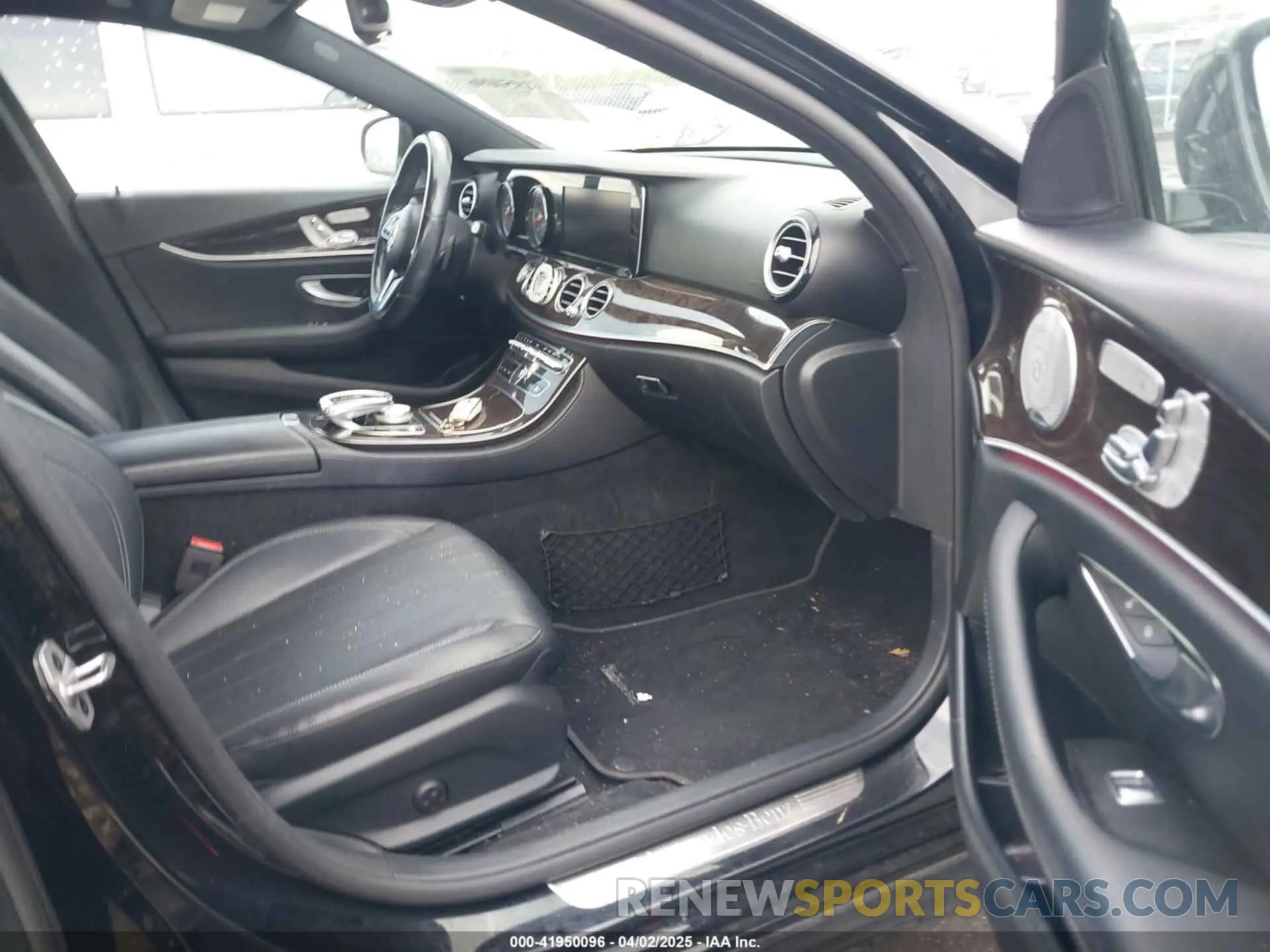 5 fotografías del automóvil dañado WDDZF4JB2KA490456 MERCEDES-BENZ E 300 2019