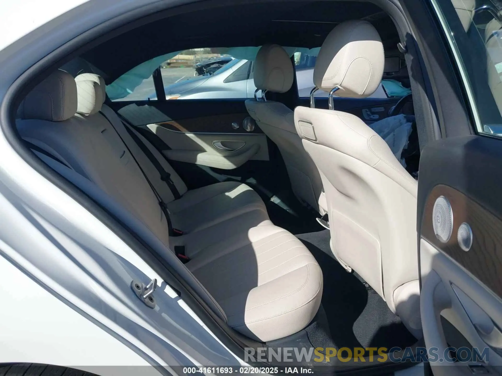 8 fotografías del automóvil dañado WDDZF4JB8KA505980 MERCEDES-BENZ E 300 2019