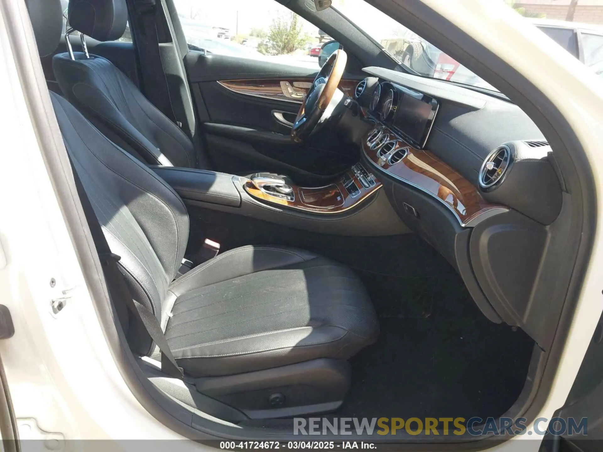 5 fotografías del automóvil dañado WDDZF4JBXKA597397 MERCEDES-BENZ E 300 2019