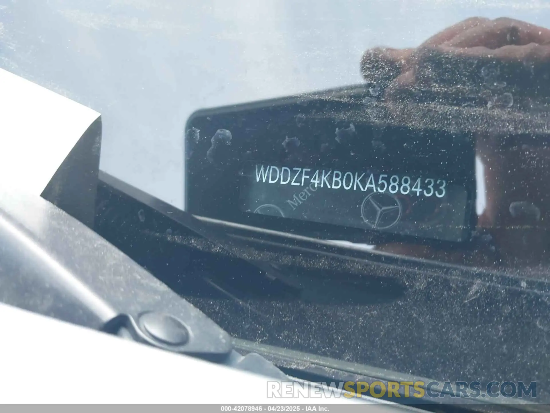 16 fotografías del automóvil dañado WDDZF4KB0KA588433 MERCEDES-BENZ E 300 2019