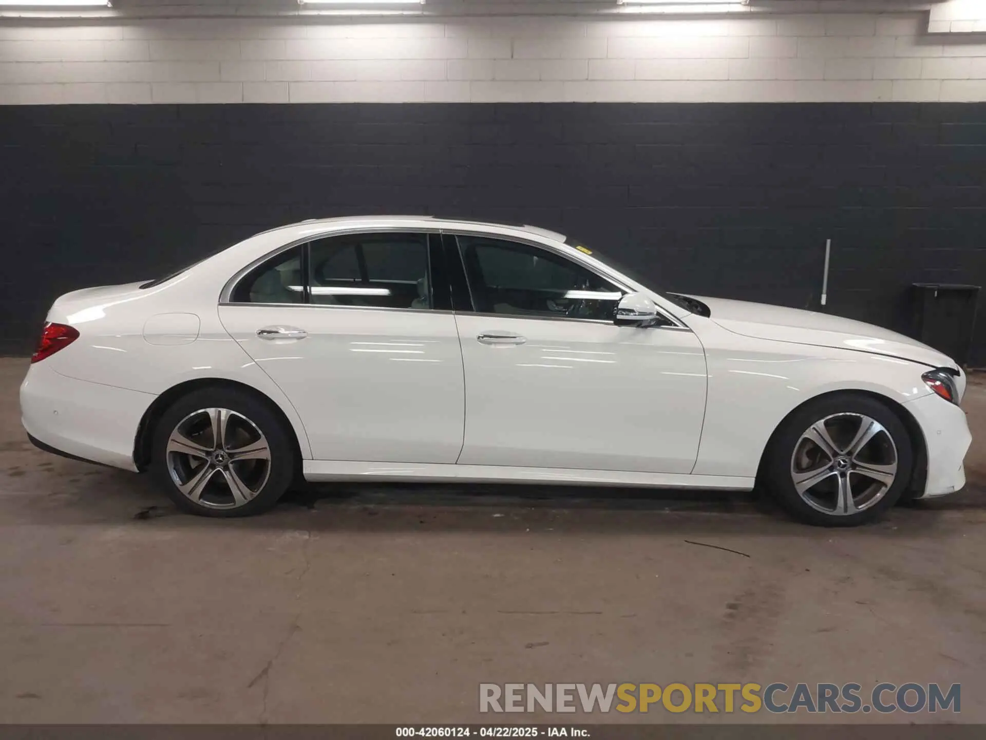 13 fotografías del automóvil dañado WDDZF4KB0KA595852 MERCEDES-BENZ E 300 2019
