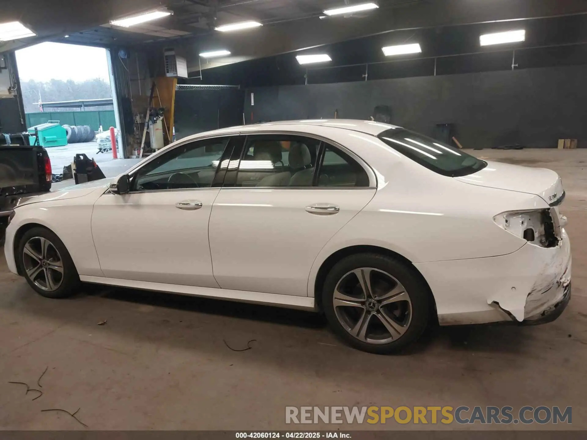14 fotografías del automóvil dañado WDDZF4KB0KA595852 MERCEDES-BENZ E 300 2019
