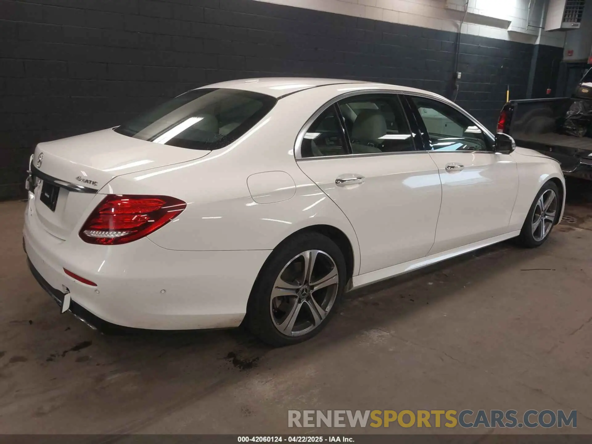 4 fotografías del automóvil dañado WDDZF4KB0KA595852 MERCEDES-BENZ E 300 2019