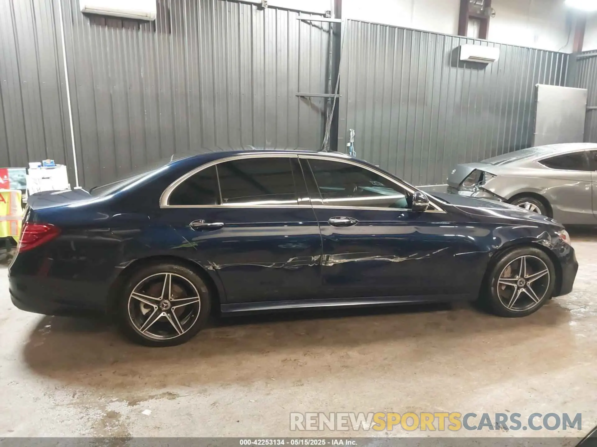 13 fotografías del automóvil dañado WDDZF4KB5KA563057 MERCEDES-BENZ E 300 2019