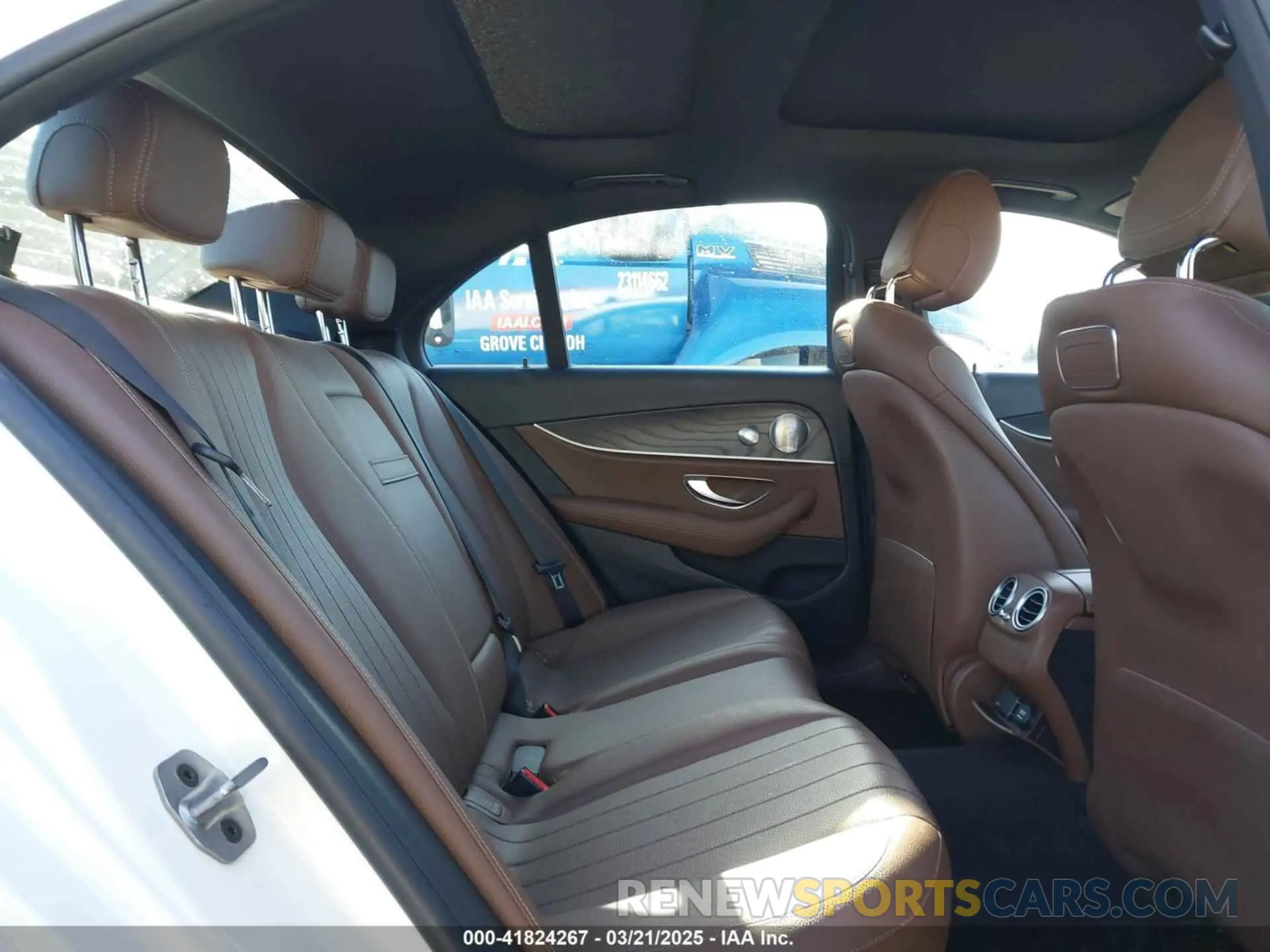 8 fotografías del automóvil dañado WDDZF4KB7KA544039 MERCEDES-BENZ E 300 2019