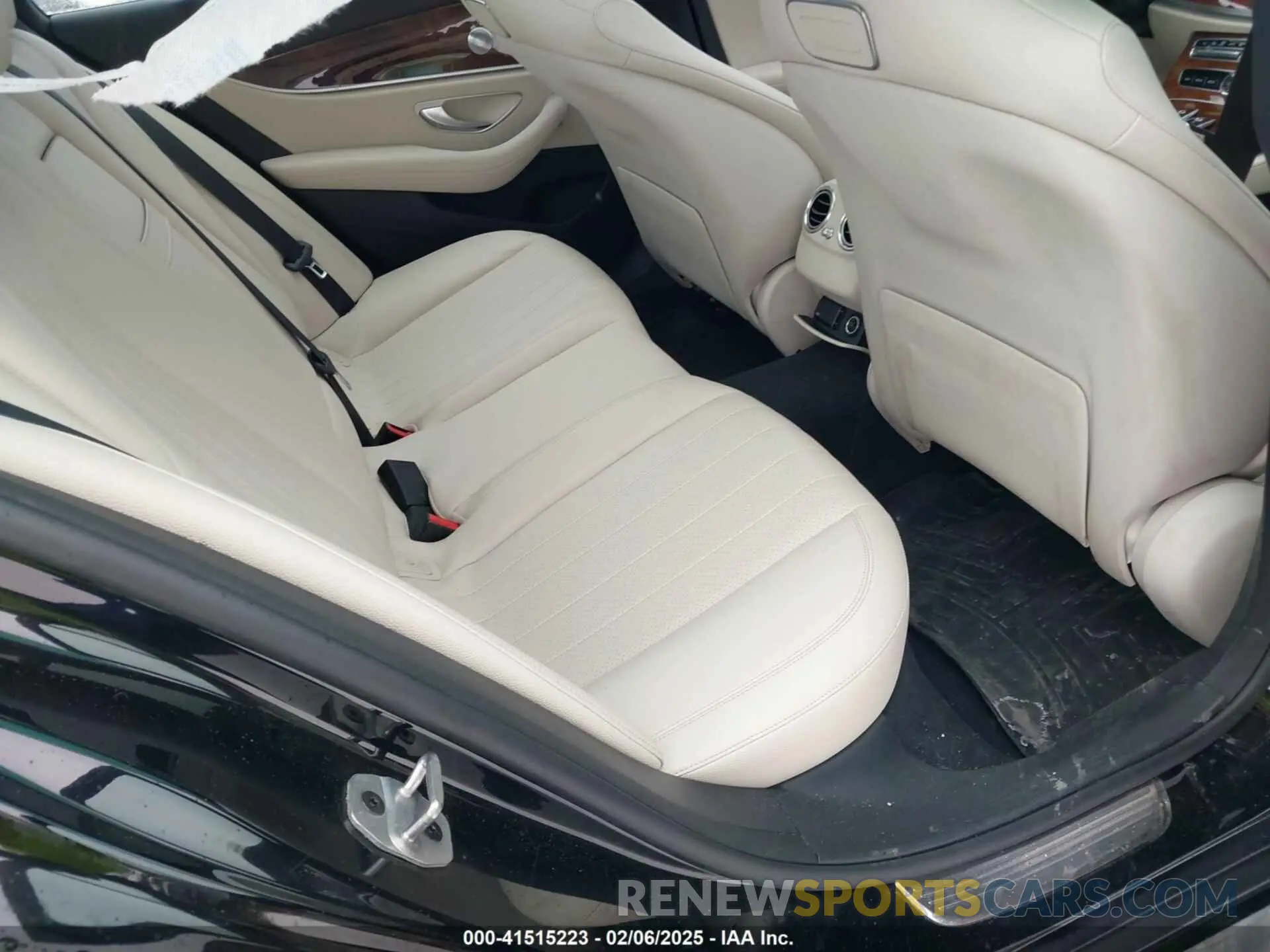 8 fotografías del automóvil dañado WDDZF4KB7KA573430 MERCEDES-BENZ E 300 2019