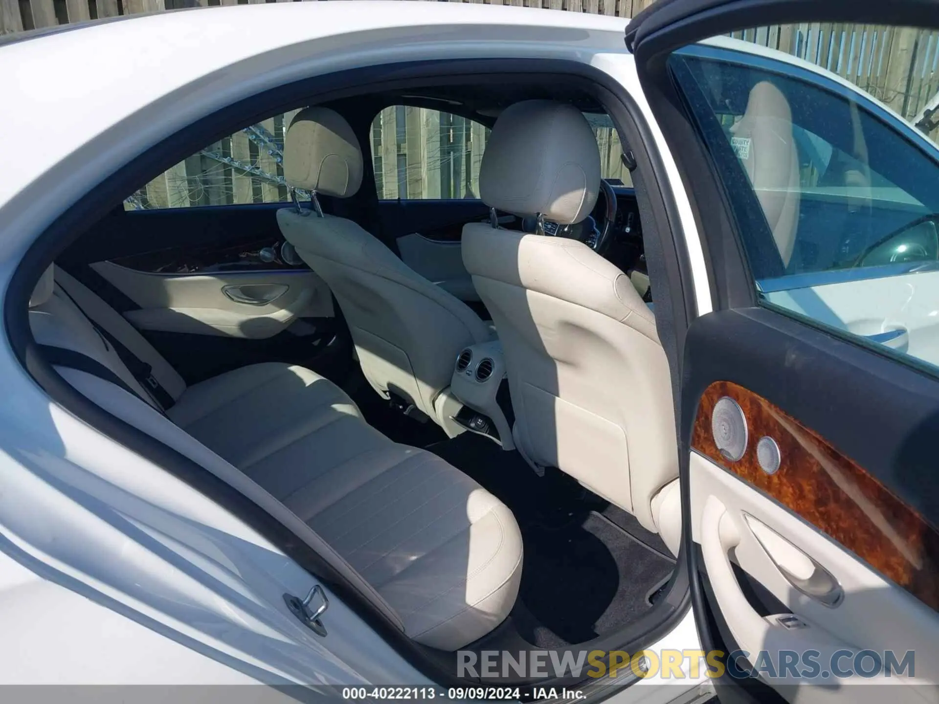 8 fotografías del automóvil dañado WDDZF4KBXKA570005 MERCEDES-BENZ E 300 2019