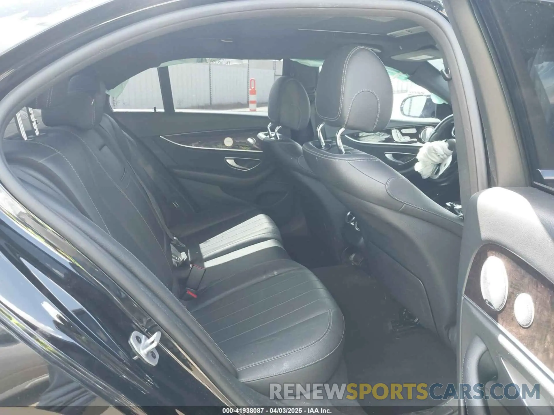 8 fotografías del automóvil dañado W1KZF8DB5LA810132 MERCEDES-BENZ E 350 2020