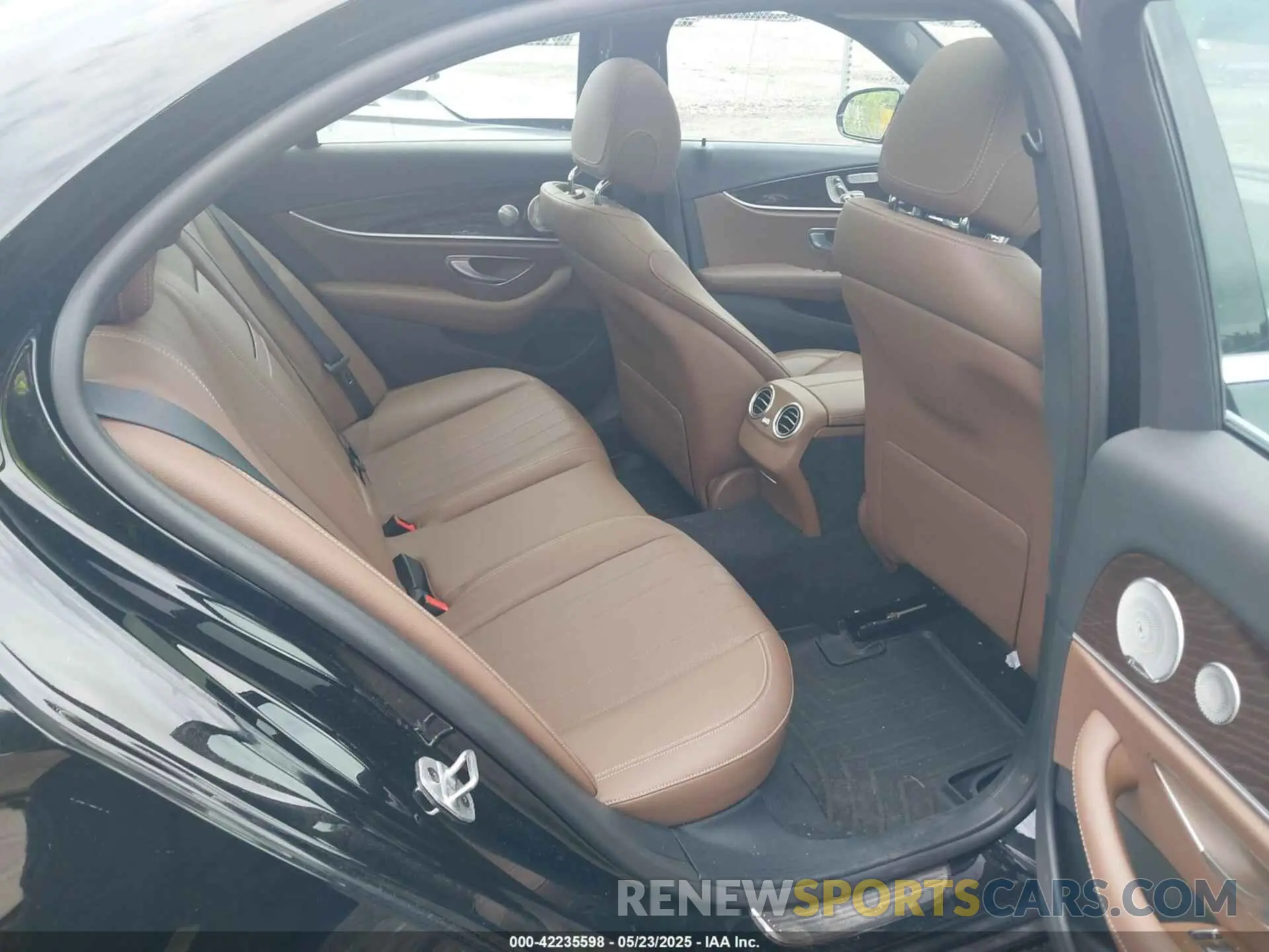 8 fotografías del automóvil dañado W1KZF8EB3LA822200 MERCEDES-BENZ E 350 2020