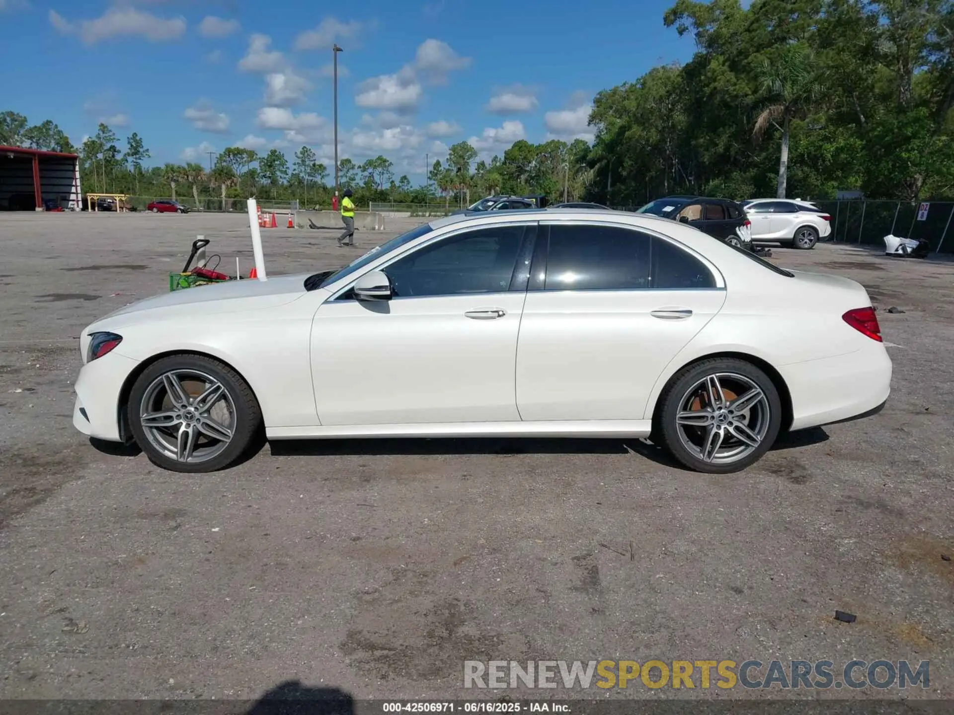 15 fotografías del automóvil dañado WDDZF8DB4LA742910 MERCEDES-BENZ E 350 2020