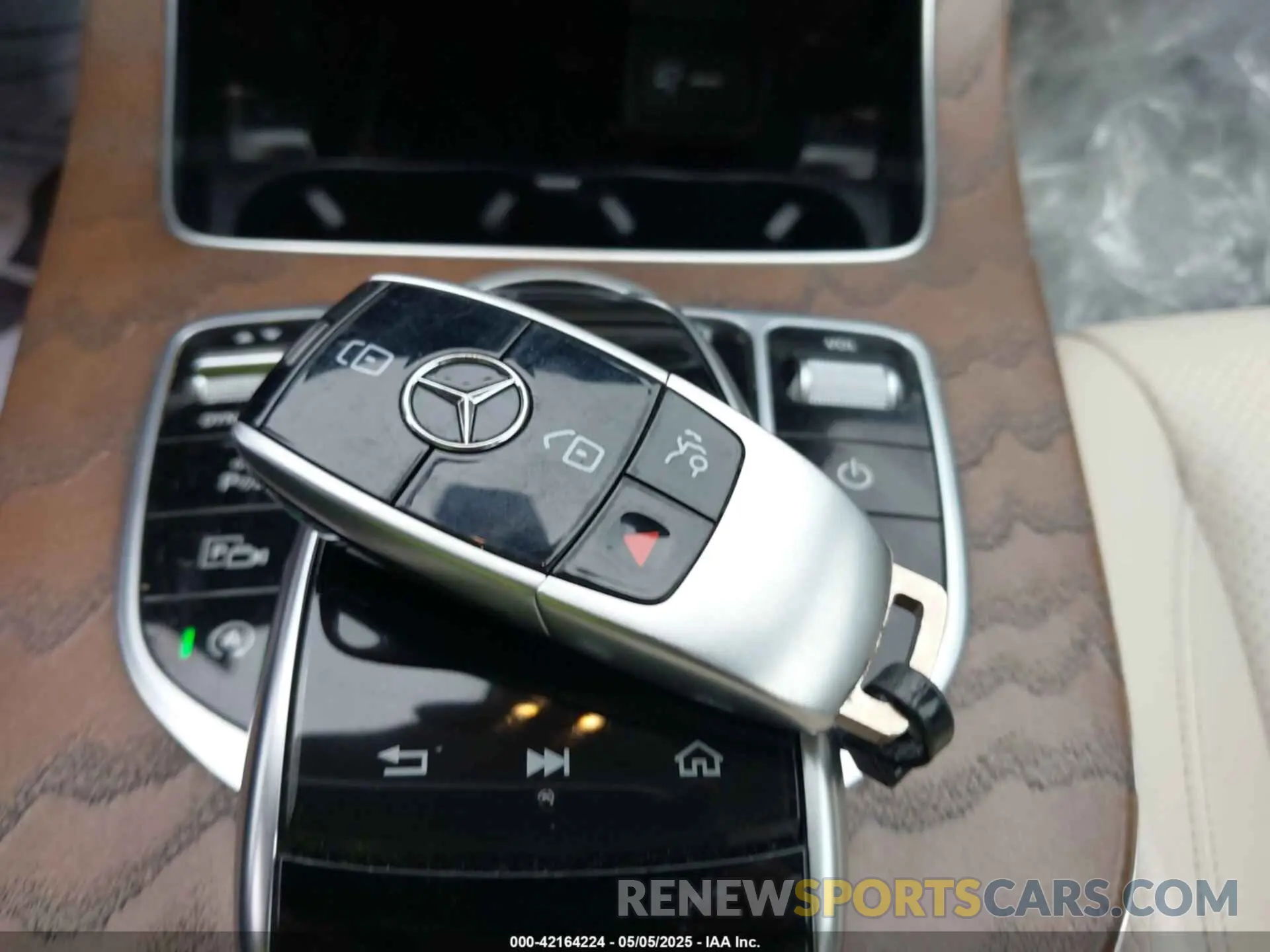 11 fotografías del automóvil dañado WDDZF8DB4LA745452 MERCEDES-BENZ E 350 2020