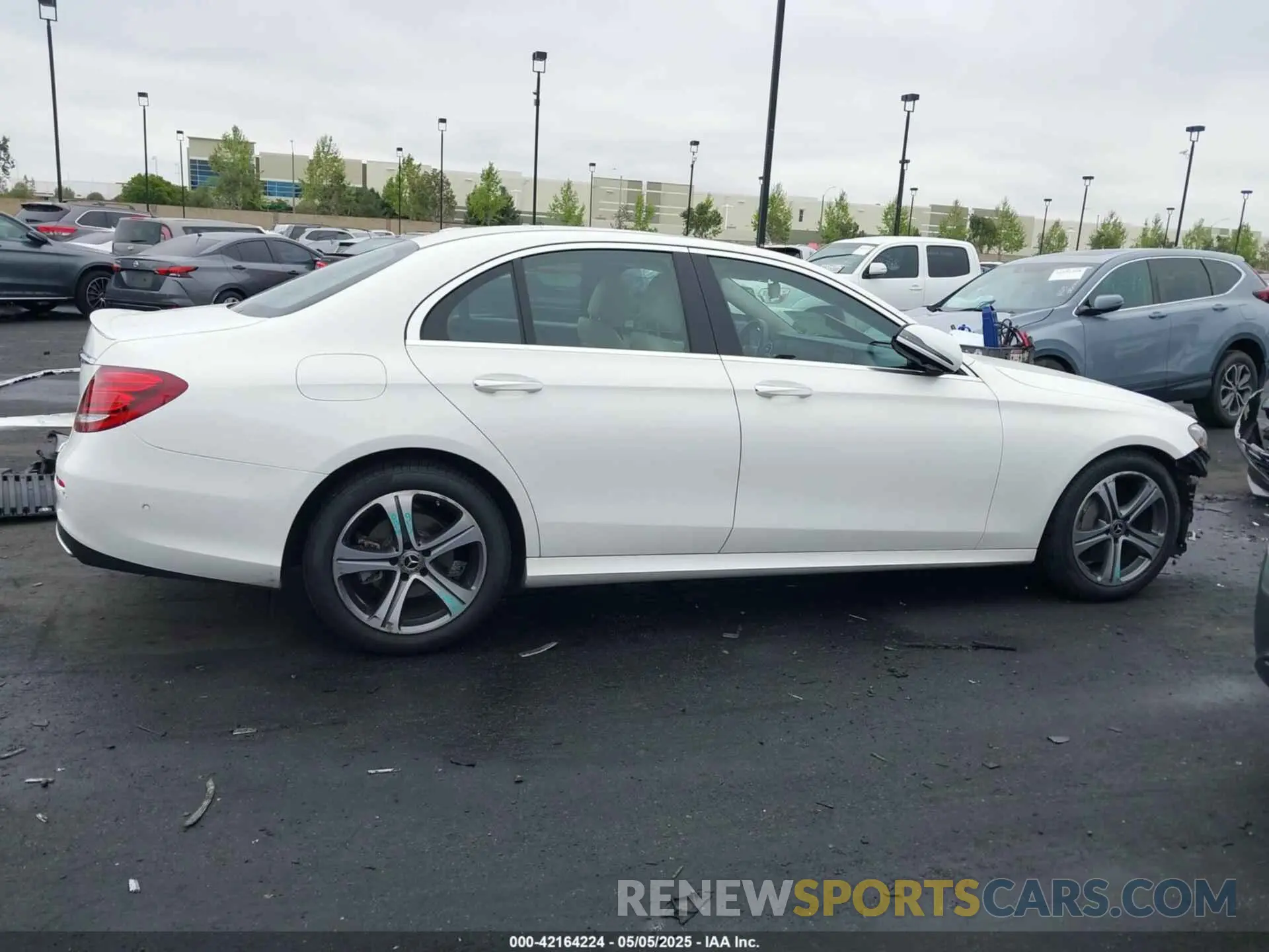 14 fotografías del automóvil dañado WDDZF8DB4LA745452 MERCEDES-BENZ E 350 2020
