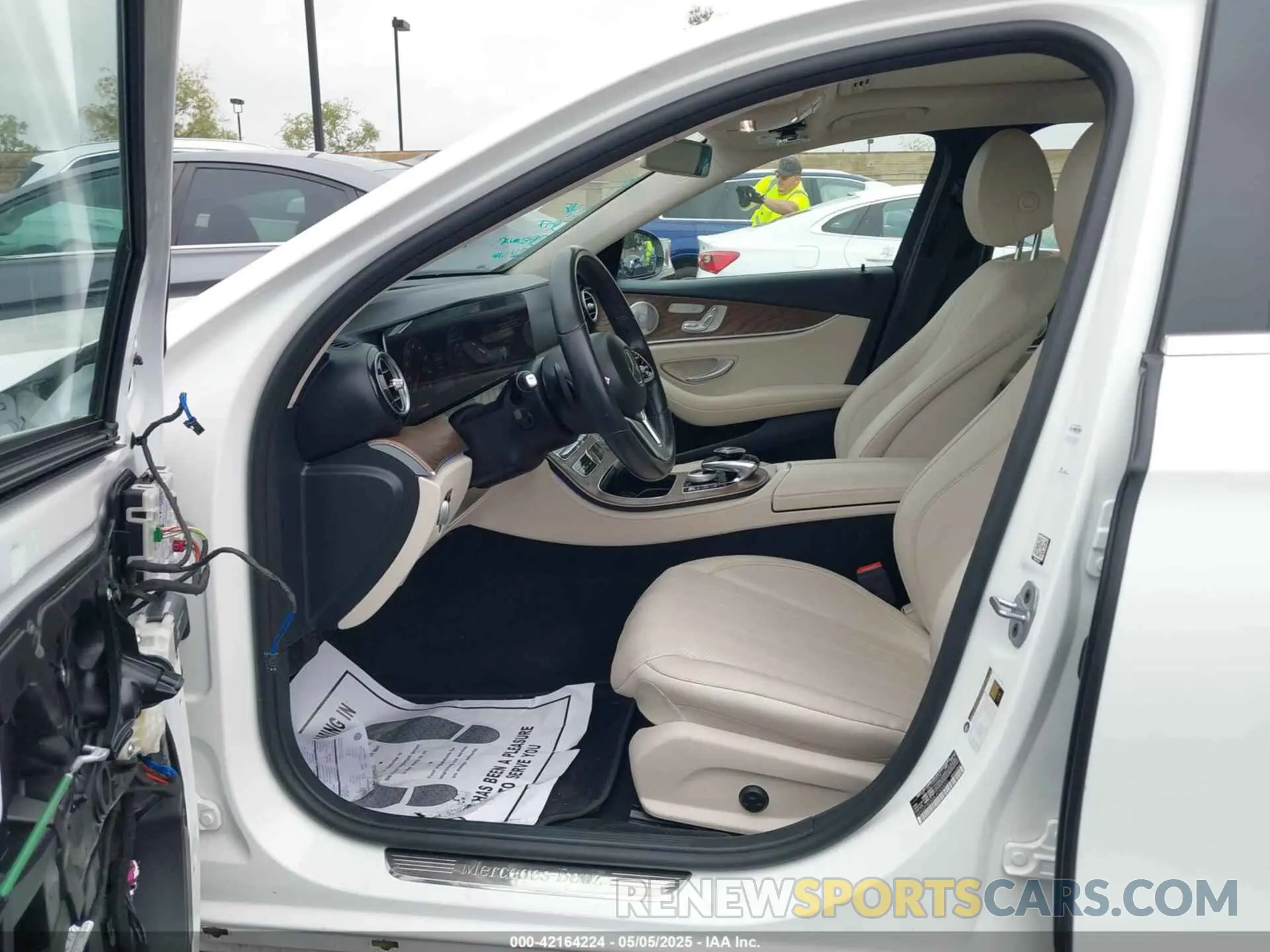 5 fotografías del automóvil dañado WDDZF8DB4LA745452 MERCEDES-BENZ E 350 2020