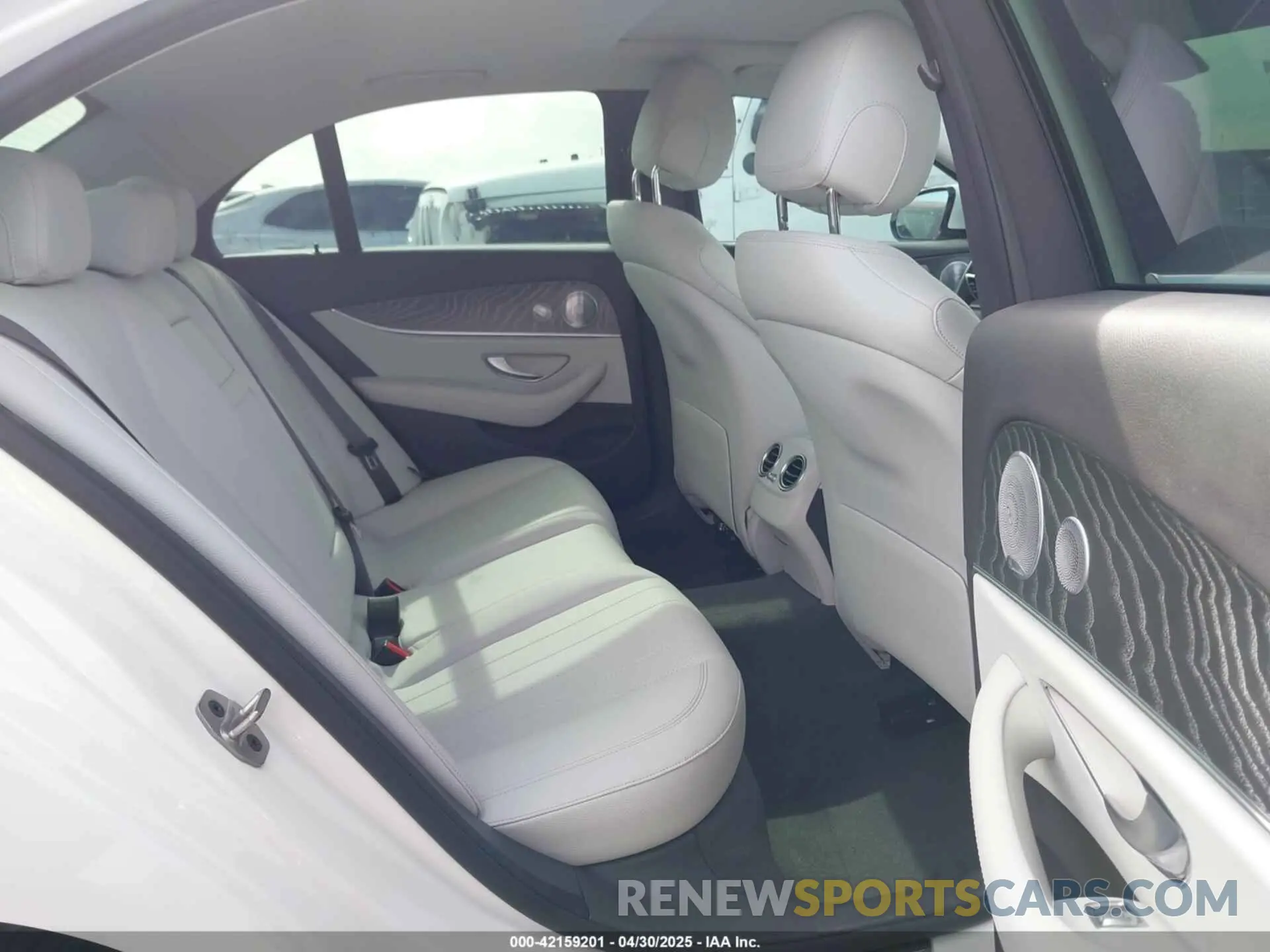 8 fotografías del automóvil dañado W1KZF8DB0MA874452 MERCEDES-BENZ E 350 2021