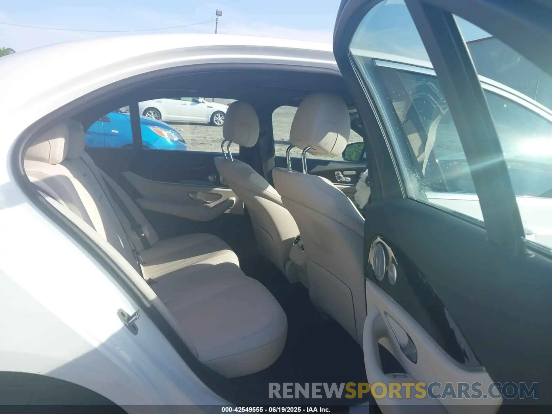 8 fotografías del automóvil dañado W1KZF8DB1MA951085 MERCEDES-BENZ E 350 2021