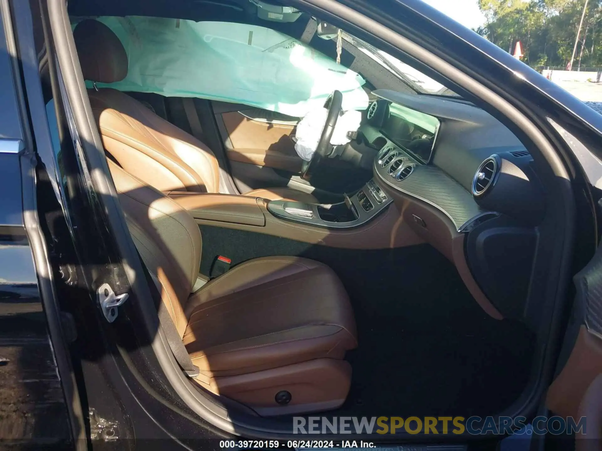 5 fotografías del automóvil dañado W1KZF8DB3MA920338 MERCEDES-BENZ E 350 2021