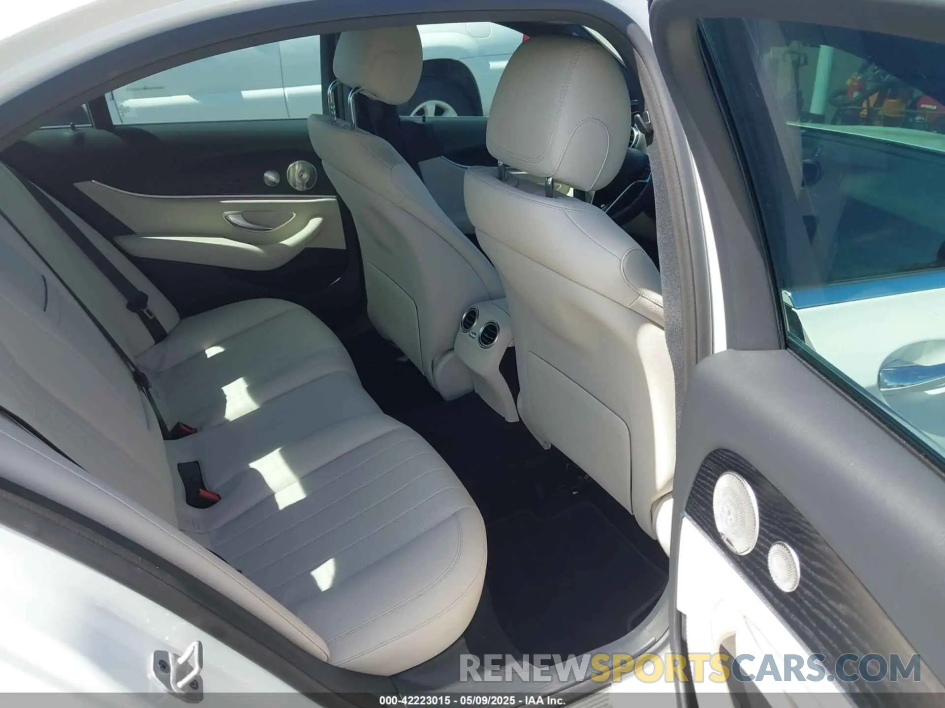 8 fotografías del automóvil dañado W1KZF8DB3MA931095 MERCEDES-BENZ E 350 2021