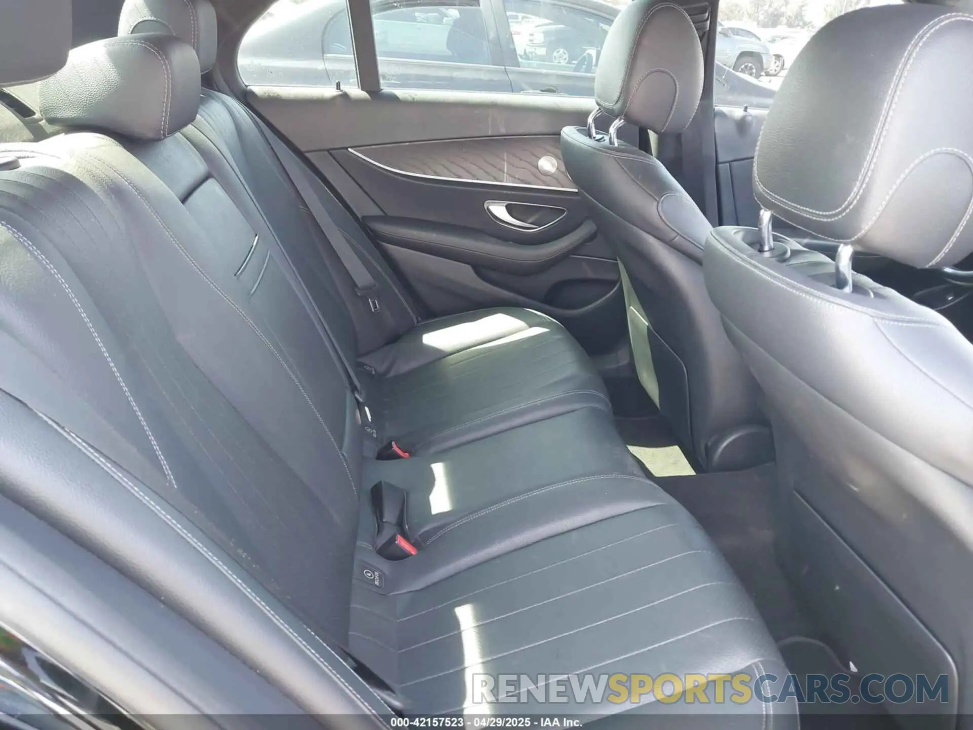 8 fotografías del automóvil dañado W1KZF8DB5MA971128 MERCEDES-BENZ E 350 2021