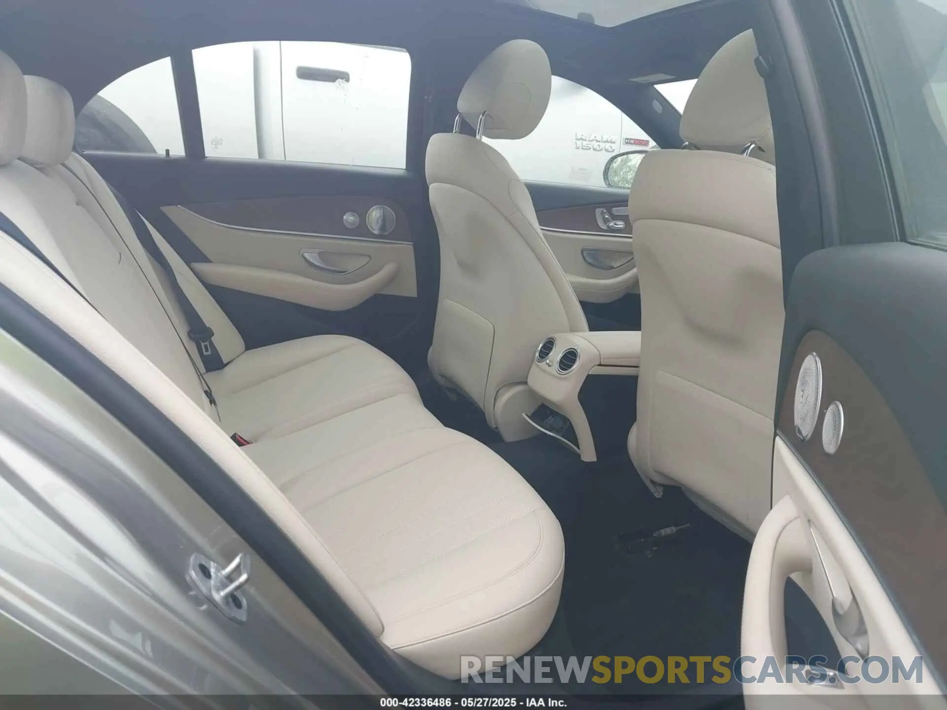 8 fotografías del automóvil dañado W1KZF8EB7MA897581 MERCEDES-BENZ E 350 2021