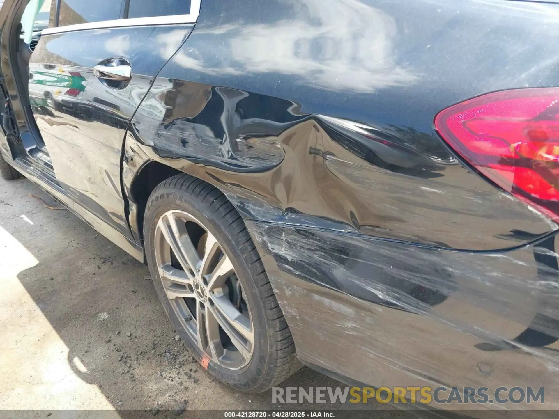18 fotografías del automóvil dañado W1KZF8DB2NB063957 MERCEDES-BENZ E 350 2022