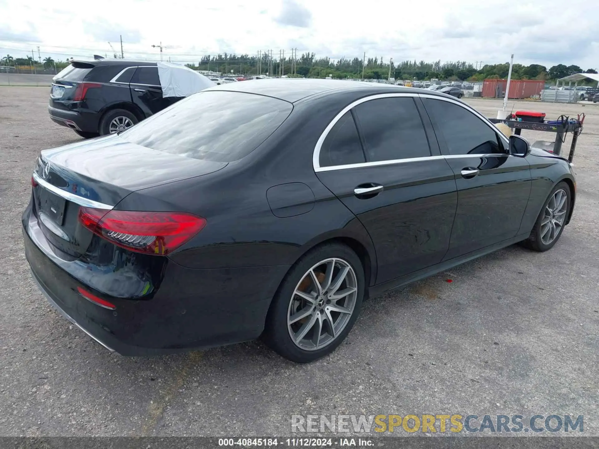 4 fotografías del automóvil dañado W1KZF8DB2NB070990 MERCEDES-BENZ E 350 2022