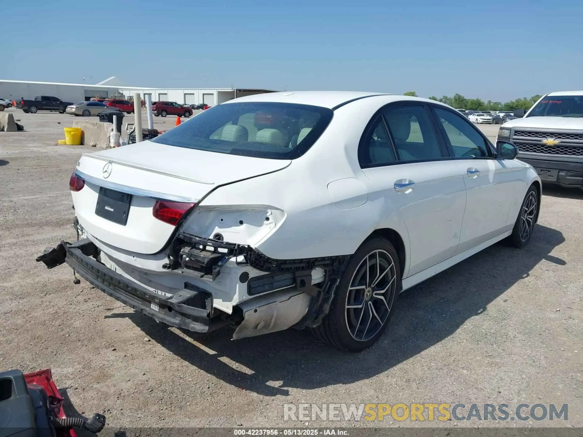 4 fotografías del automóvil dañado W1KZF8DB9NB022628 MERCEDES-BENZ E 350 2022