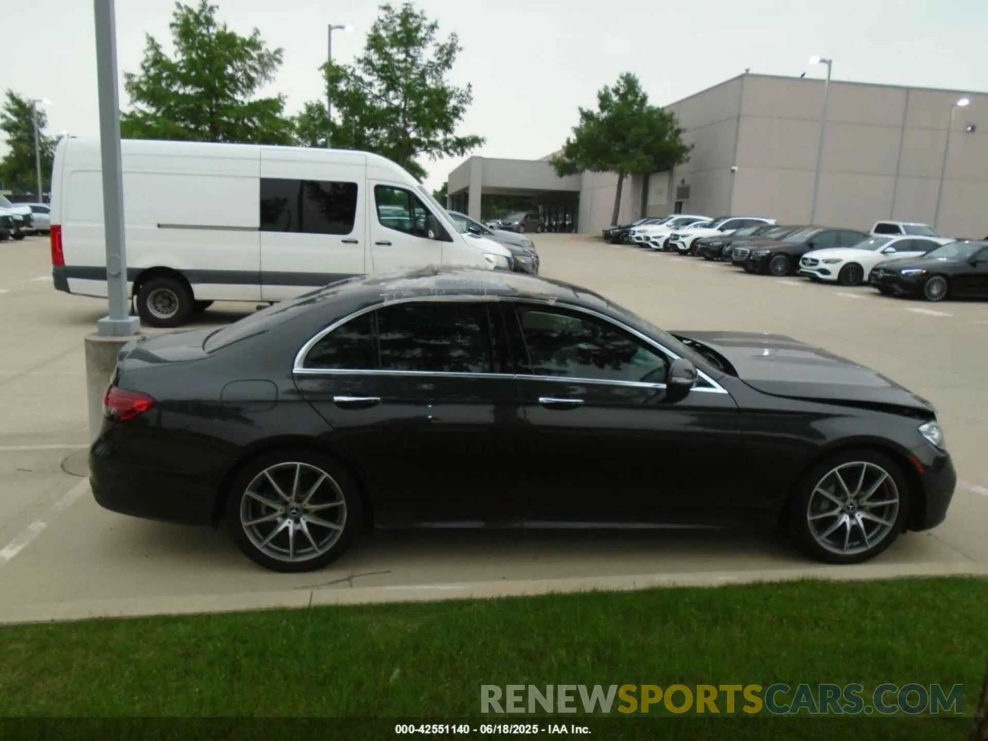 13 fotografías del automóvil dañado W1KZF8DB9NB097118 MERCEDES-BENZ E 350 2022