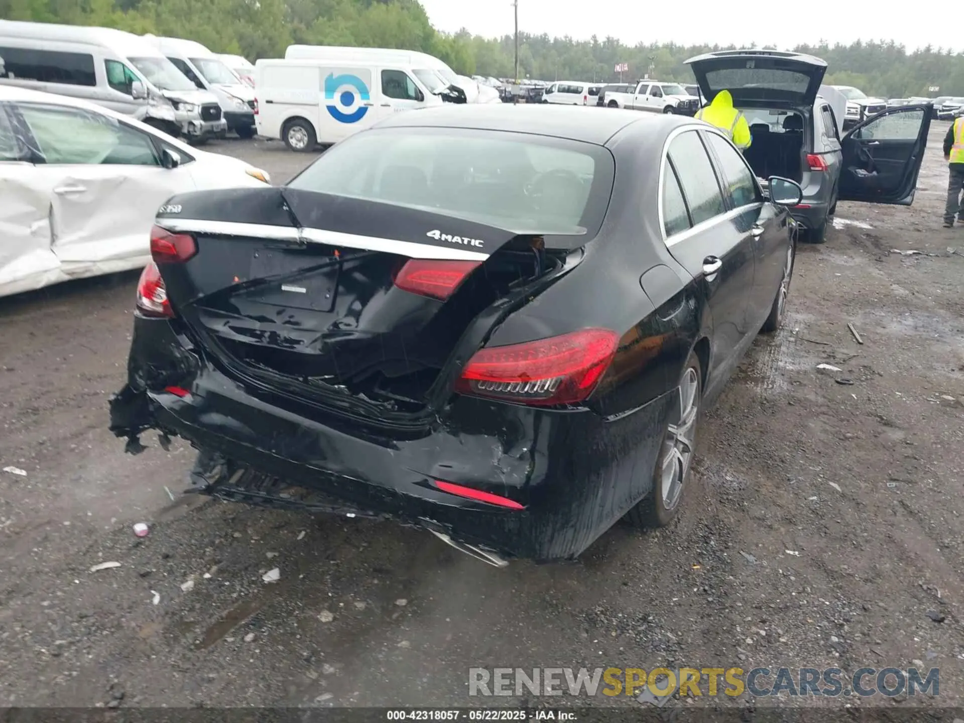 4 fotografías del automóvil dañado W1KZF8EBXPB187539 MERCEDES-BENZ E 350 2023