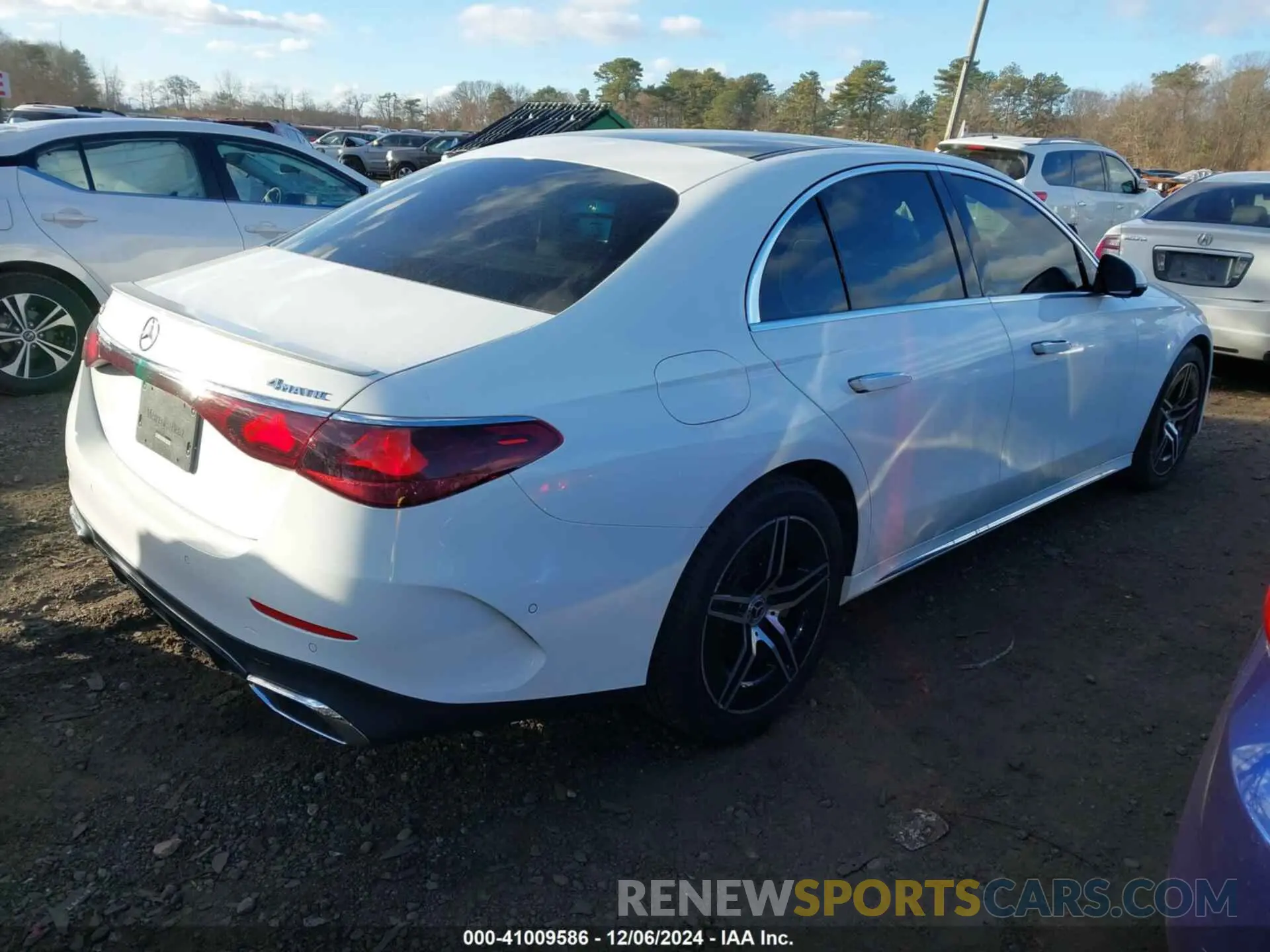 4 fotografías del automóvil dañado W1KLF4HB6RA038435 MERCEDES-BENZ E 350 2024