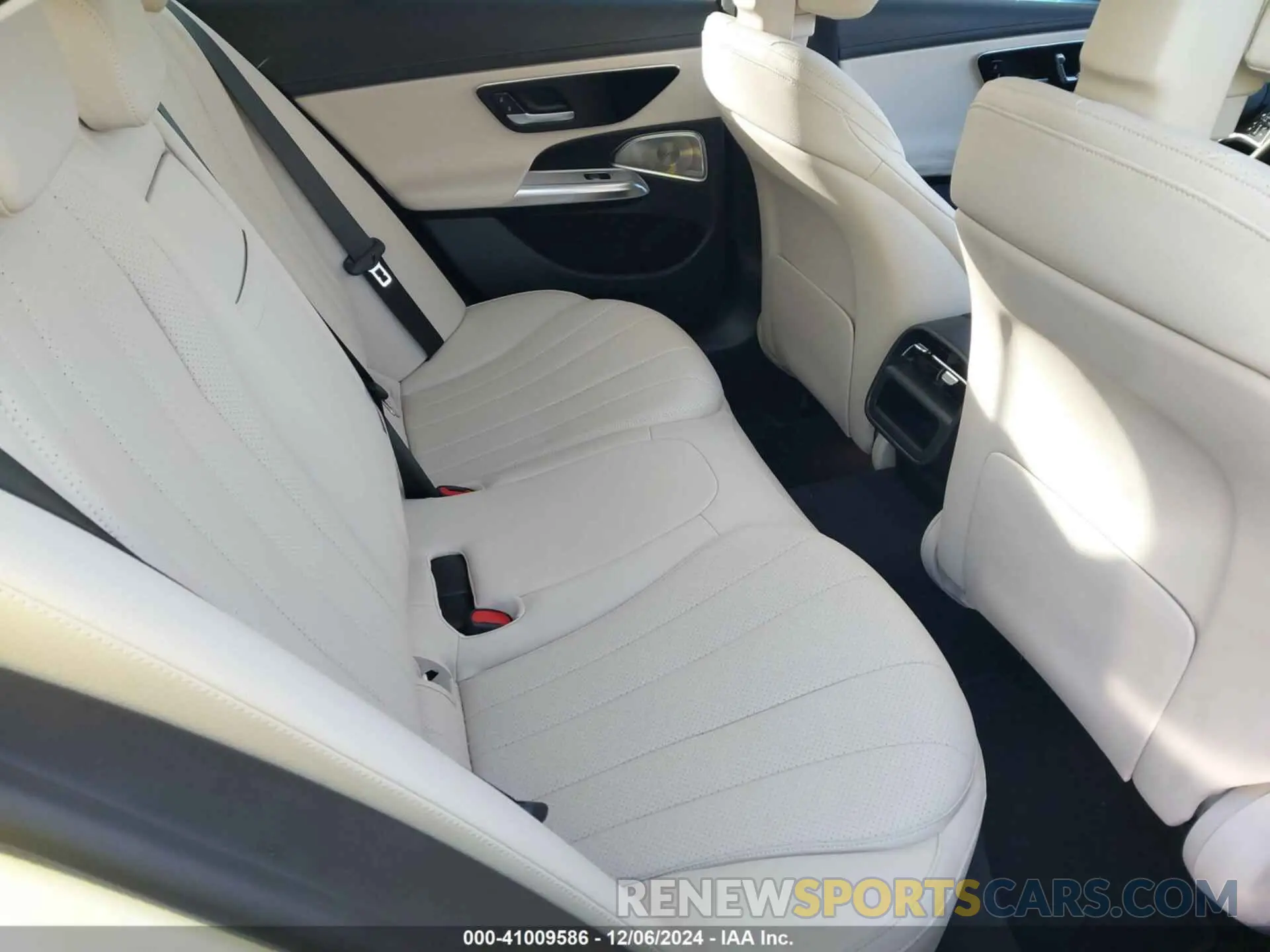 8 fotografías del automóvil dañado W1KLF4HB6RA038435 MERCEDES-BENZ E 350 2024