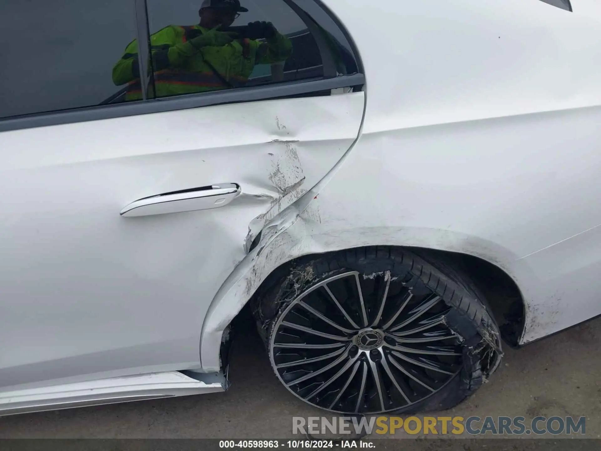 16 fotografías del automóvil dañado W1KLF4HB9RA009205 MERCEDES-BENZ E 350 2024