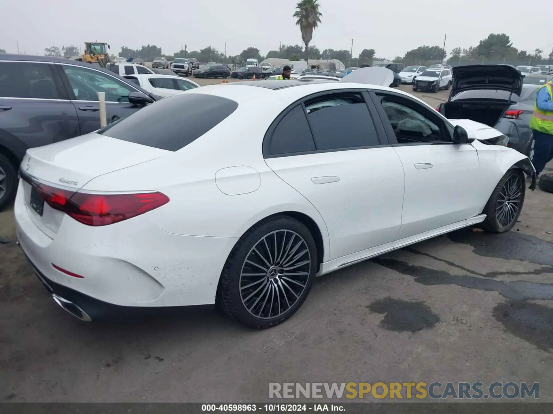 4 fotografías del automóvil dañado W1KLF4HB9RA009205 MERCEDES-BENZ E 350 2024