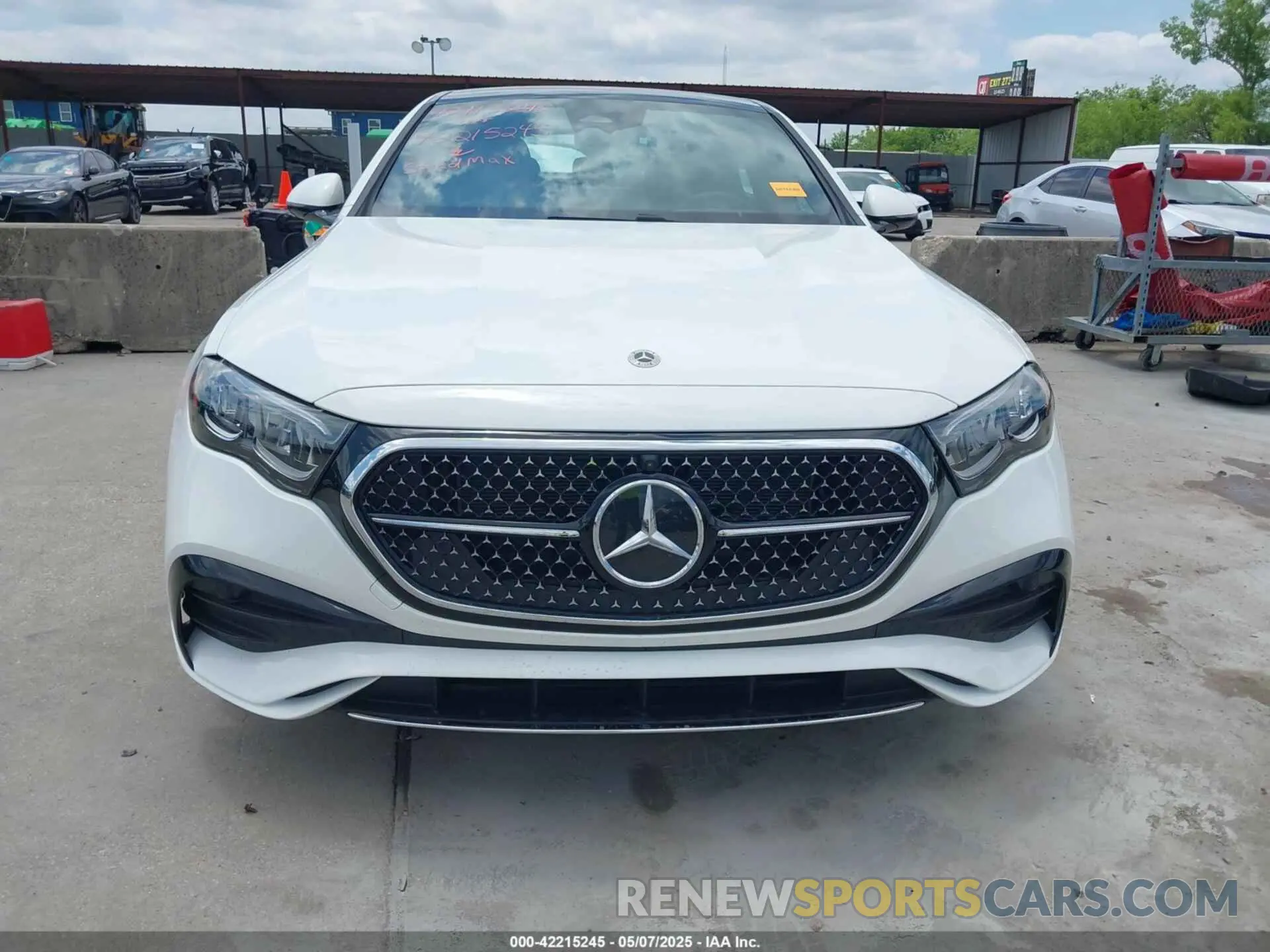 12 fotografías del automóvil dañado W1KLF4GB8SA134669 MERCEDES-BENZ E 350 2025