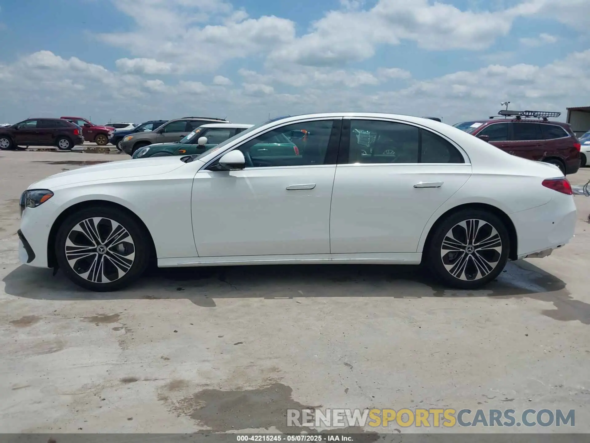 14 fotografías del automóvil dañado W1KLF4GB8SA134669 MERCEDES-BENZ E 350 2025