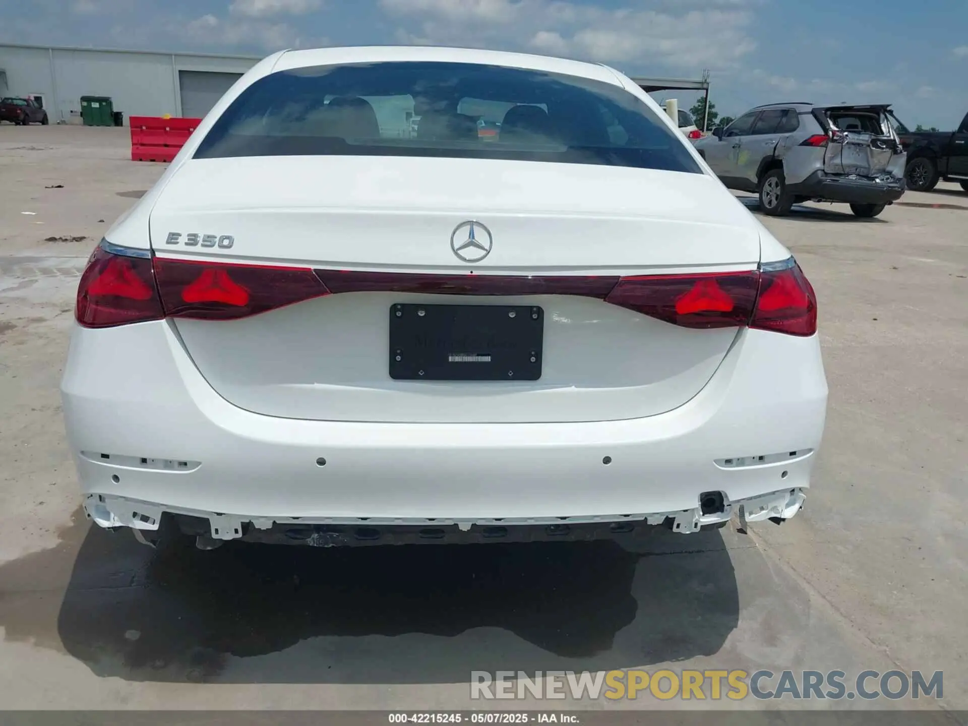 16 fotografías del automóvil dañado W1KLF4GB8SA134669 MERCEDES-BENZ E 350 2025