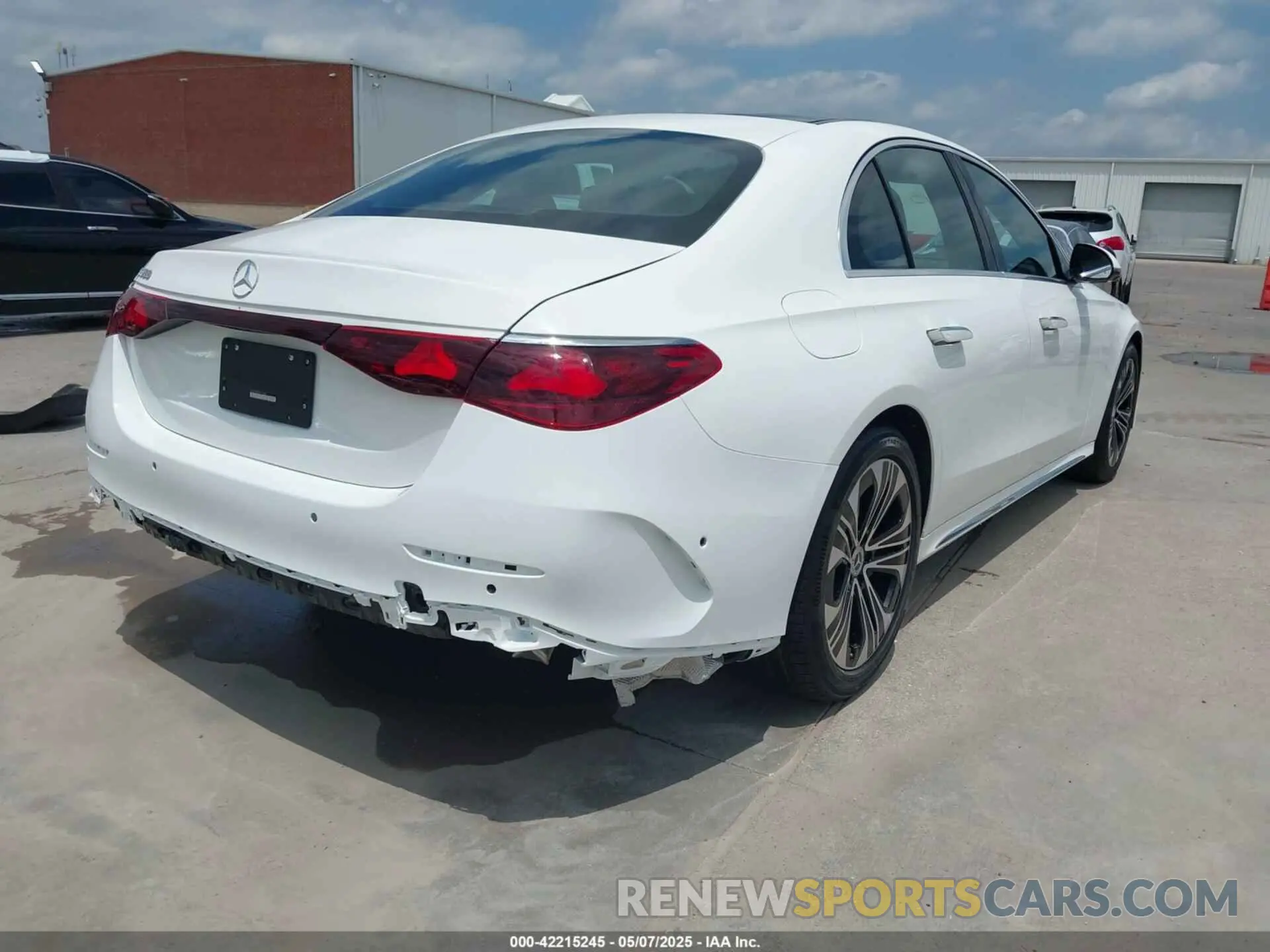 4 fotografías del automóvil dañado W1KLF4GB8SA134669 MERCEDES-BENZ E 350 2025