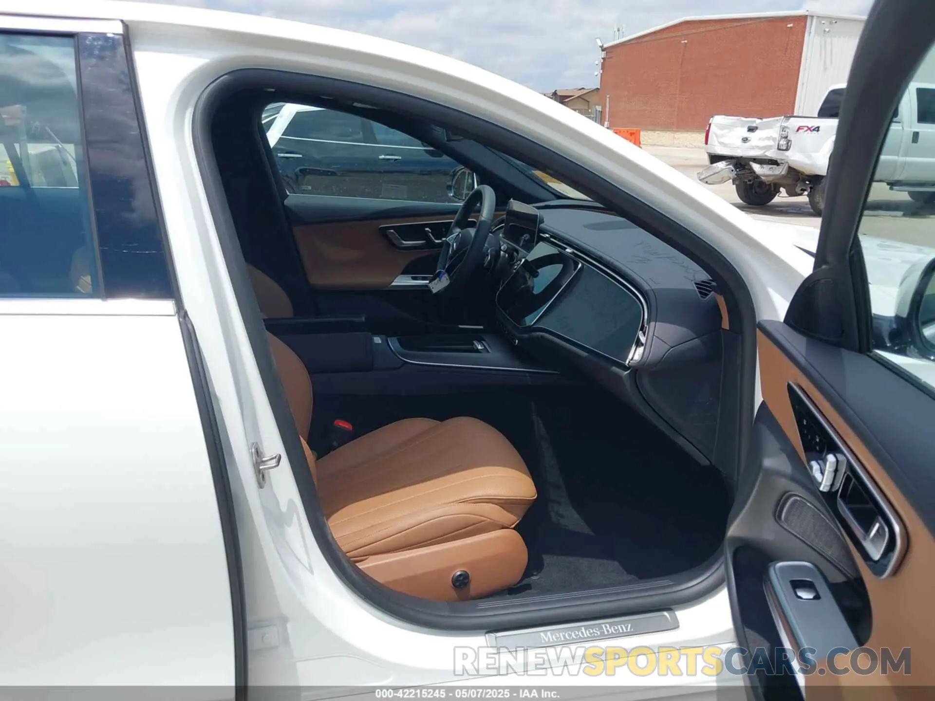 5 fotografías del automóvil dañado W1KLF4GB8SA134669 MERCEDES-BENZ E 350 2025