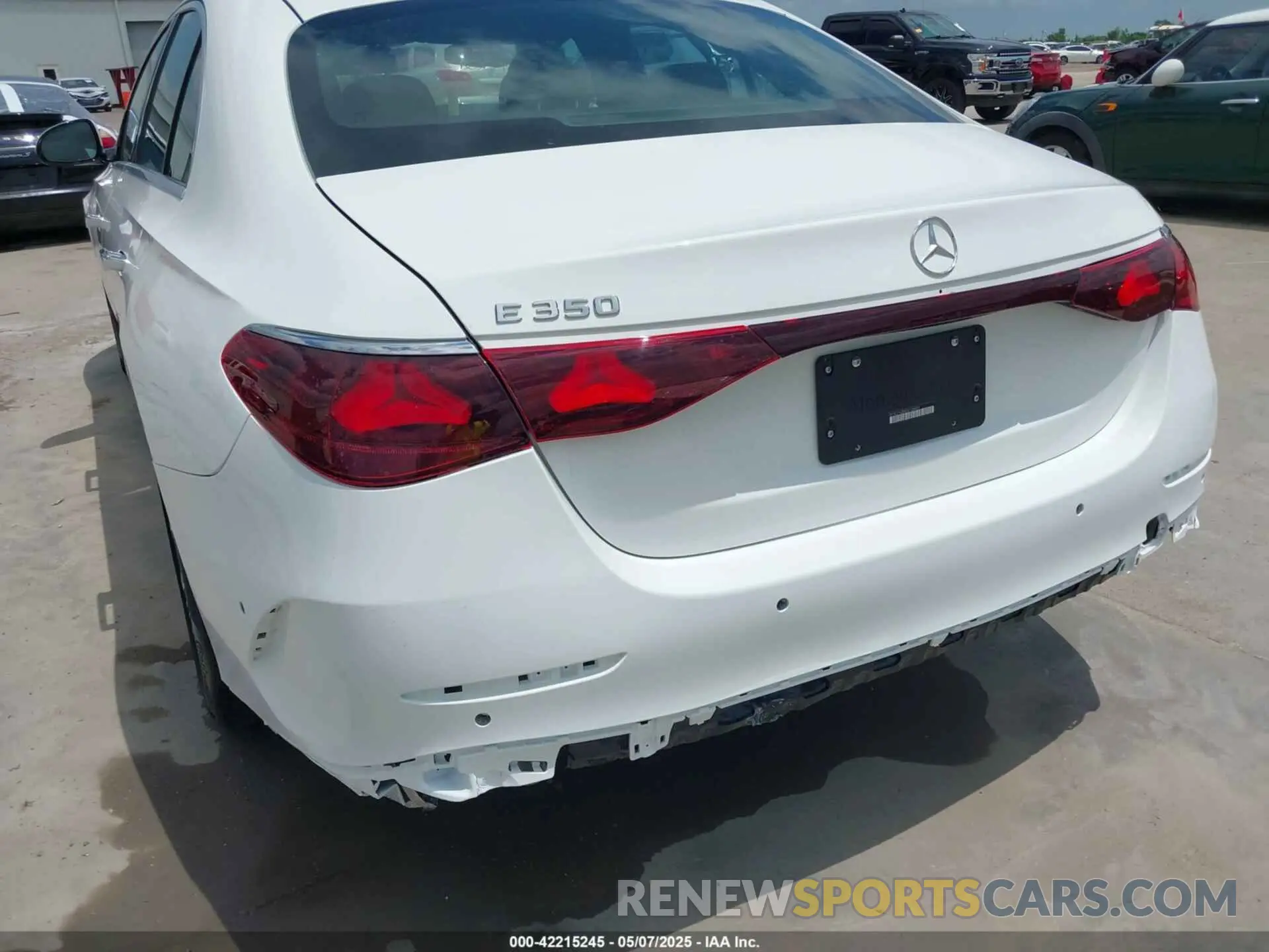 6 fotografías del automóvil dañado W1KLF4GB8SA134669 MERCEDES-BENZ E 350 2025