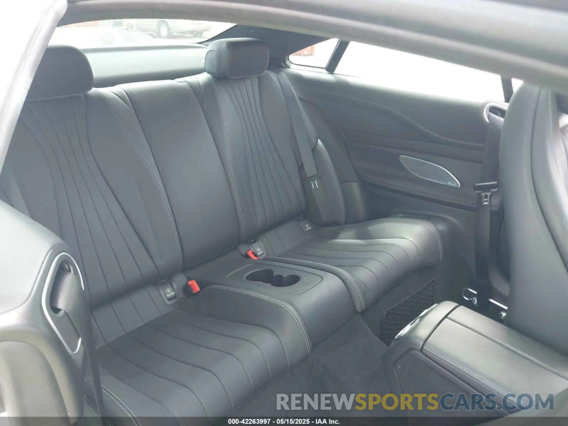 8 fotografías del automóvil dañado WDD1J6JB4KF101889 MERCEDES-BENZ E 450 2019